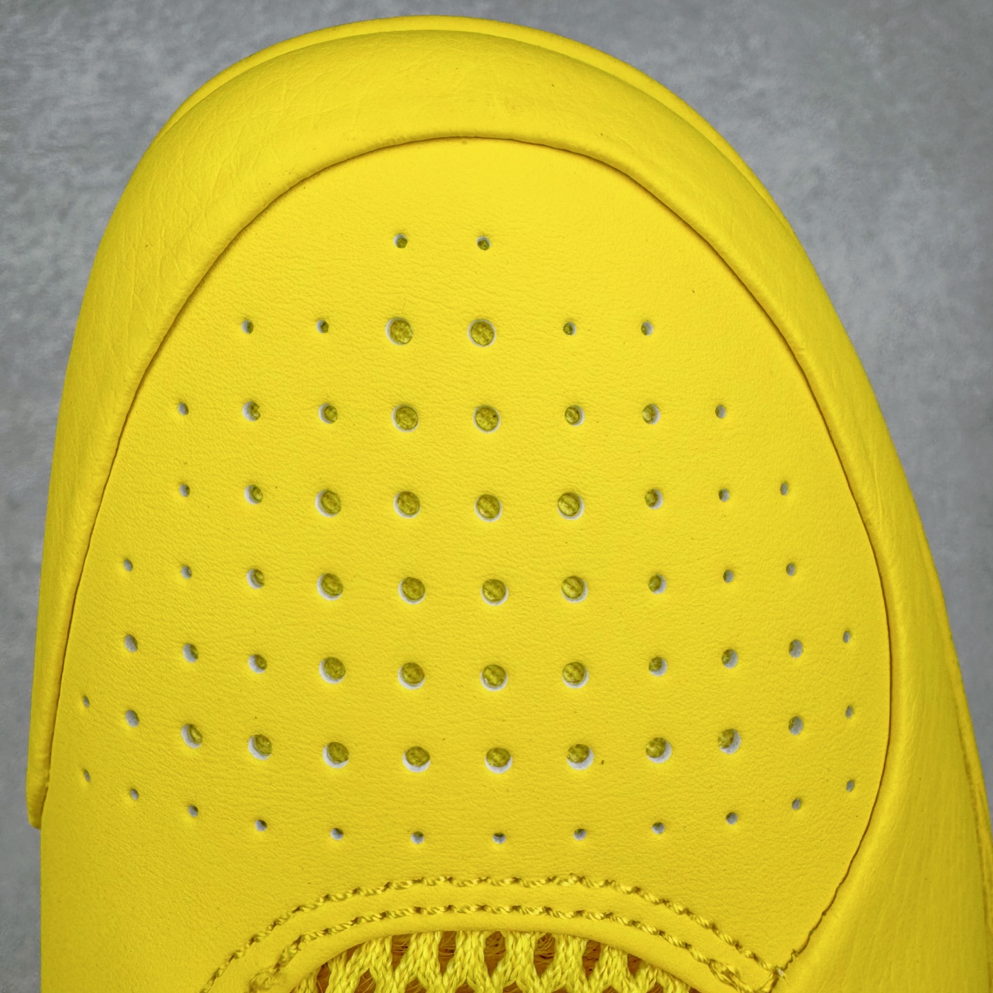 图片[16]-＃灭世 NK Zoom Kobe 4 CHBL 科比四代耐克高中黄色 IH0587-700 历时半年 重新开版 最高工艺 最高标准 打造顶级实战旗舰标杆 实战属性TOP 1 接受任意版本实战性能正面PK 实力源自深耕实战球鞋的工业底蕴 王者归来绝非空穴来风 杜绝杀猪 感受一分钱十分货诚意巨作 ✅原厂超厚头层磨砂牛皮 ➕独家定制头层蛇鳞纹 ✅正确蛇鳞压印原盒 ✅原厂复刻纸板➕原楦调试 历时半年 打造近乎完美版型（包裹体验 鞋脚一体性 99% 无限接近） ✅中底MD黑色部分为特殊组合工艺 外层复合超薄绒布，触摸触感明显区分市场货品 【市场唯一同步正品工艺货品】 ✅代工级品控 一个月独家售后 为实战保驾护航 尺码：39-47.5-选品中心