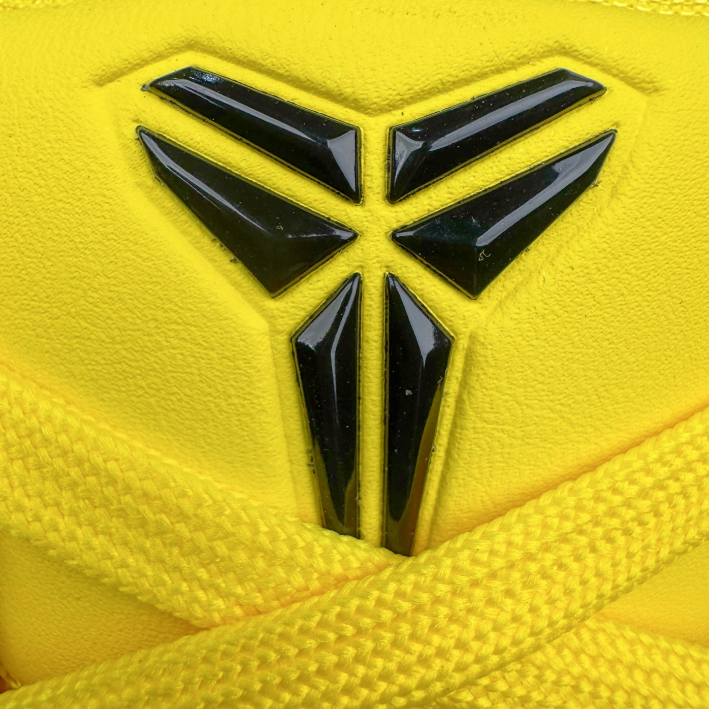 图片[13]-＃灭世 NK Zoom Kobe 4 CHBL 科比四代耐克高中黄色 IH0587-700 历时半年 重新开版 最高工艺 最高标准 打造顶级实战旗舰标杆 实战属性TOP 1 接受任意版本实战性能正面PK 实力源自深耕实战球鞋的工业底蕴 王者归来绝非空穴来风 杜绝杀猪 感受一分钱十分货诚意巨作 ✅原厂超厚头层磨砂牛皮 ➕独家定制头层蛇鳞纹 ✅正确蛇鳞压印原盒 ✅原厂复刻纸板➕原楦调试 历时半年 打造近乎完美版型（包裹体验 鞋脚一体性 99% 无限接近） ✅中底MD黑色部分为特殊组合工艺 外层复合超薄绒布，触摸触感明显区分市场货品 【市场唯一同步正品工艺货品】 ✅代工级品控 一个月独家售后 为实战保驾护航 尺码：39-47.5-选品中心