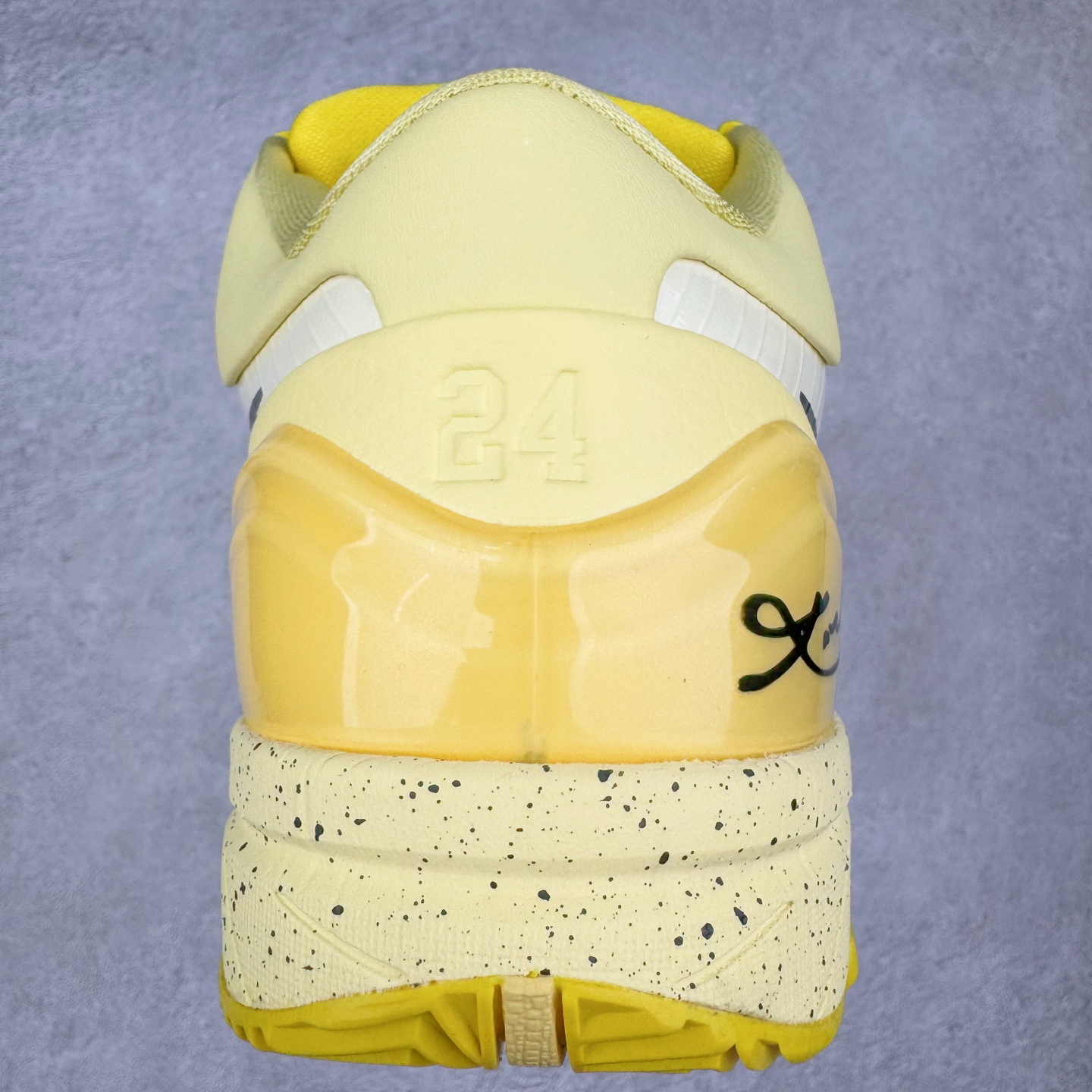 图片[8]-＃灭世 NK Zoom Kobe 4 CHBL 科比四代耐克高中黄色 IH0587-700 历时半年 重新开版 最高工艺 最高标准 打造顶级实战旗舰标杆 实战属性TOP 1 接受任意版本实战性能正面PK 实力源自深耕实战球鞋的工业底蕴 王者归来绝非空穴来风 杜绝杀猪 感受一分钱十分货诚意巨作 ✅原厂超厚头层磨砂牛皮 ➕独家定制头层蛇鳞纹 ✅正确蛇鳞压印原盒 ✅原厂复刻纸板➕原楦调试 历时半年 打造近乎完美版型（包裹体验 鞋脚一体性 99% 无限接近） ✅中底MD黑色部分为特殊组合工艺 外层复合超薄绒布，触摸触感明显区分市场货品 【市场唯一同步正品工艺货品】 ✅代工级品控 一个月独家售后 为实战保驾护航 尺码：39-47.5-选品中心