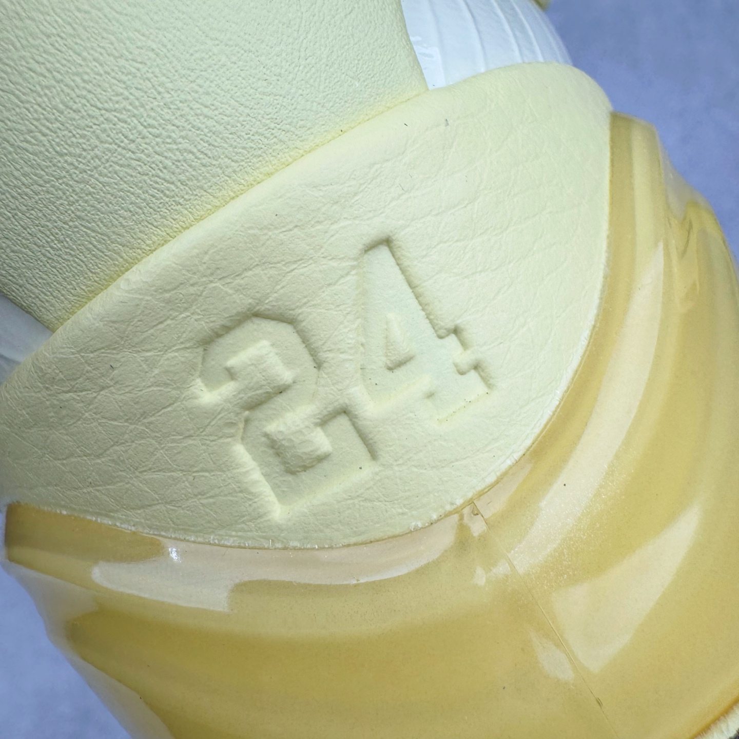 图片[15]-＃灭世 NK Zoom Kobe 4 CHBL 科比四代耐克高中黄色 IH0587-700 历时半年 重新开版 最高工艺 最高标准 打造顶级实战旗舰标杆 实战属性TOP 1 接受任意版本实战性能正面PK 实力源自深耕实战球鞋的工业底蕴 王者归来绝非空穴来风 杜绝杀猪 感受一分钱十分货诚意巨作 ✅原厂超厚头层磨砂牛皮 ➕独家定制头层蛇鳞纹 ✅正确蛇鳞压印原盒 ✅原厂复刻纸板➕原楦调试 历时半年 打造近乎完美版型（包裹体验 鞋脚一体性 99% 无限接近） ✅中底MD黑色部分为特殊组合工艺 外层复合超薄绒布，触摸触感明显区分市场货品 【市场唯一同步正品工艺货品】 ✅代工级品控 一个月独家售后 为实战保驾护航 尺码：39-47.5-选品中心