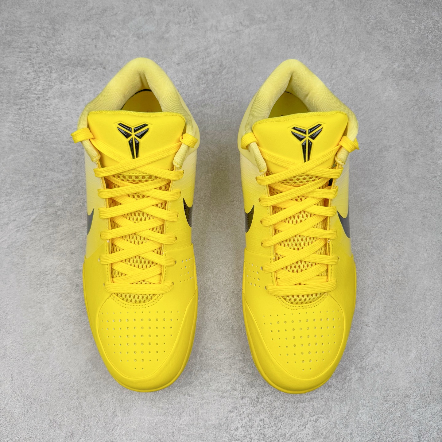 图片[2]-＃灭世 NK Zoom Kobe 4 CHBL 科比四代耐克高中黄色 IH0587-700 历时半年 重新开版 最高工艺 最高标准 打造顶级实战旗舰标杆 实战属性TOP 1 接受任意版本实战性能正面PK 实力源自深耕实战球鞋的工业底蕴 王者归来绝非空穴来风 杜绝杀猪 感受一分钱十分货诚意巨作 ✅原厂超厚头层磨砂牛皮 ➕独家定制头层蛇鳞纹 ✅正确蛇鳞压印原盒 ✅原厂复刻纸板➕原楦调试 历时半年 打造近乎完美版型（包裹体验 鞋脚一体性 99% 无限接近） ✅中底MD黑色部分为特殊组合工艺 外层复合超薄绒布，触摸触感明显区分市场货品 【市场唯一同步正品工艺货品】 ✅代工级品控 一个月独家售后 为实战保驾护航 尺码：39-47.5-选品中心