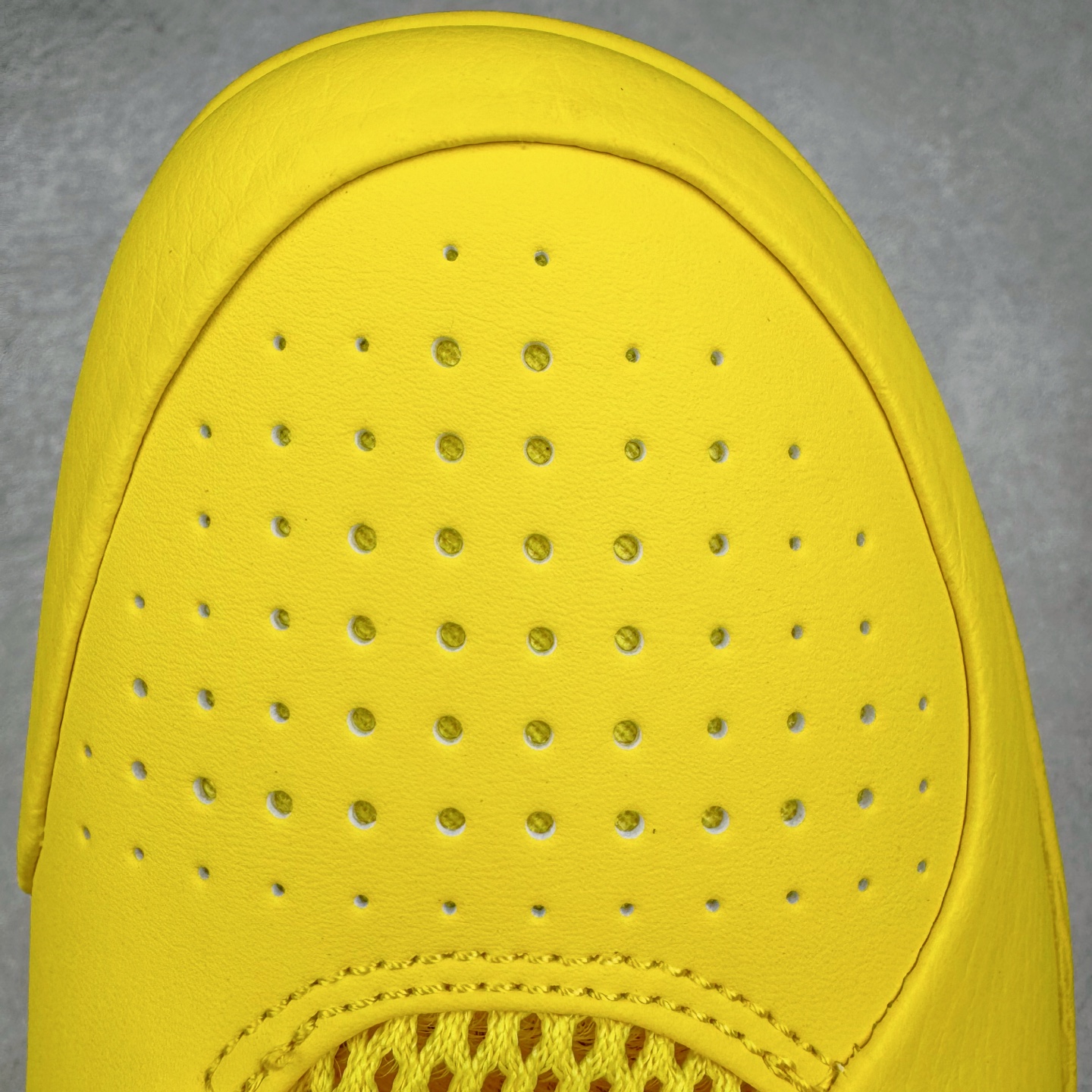 图片[14]-＃灭世 NK Zoom Kobe 4 CHBL 科比四代耐克高中黄色 IH0587-700 历时半年 重新开版 最高工艺 最高标准 打造顶级实战旗舰标杆 实战属性TOP 1 接受任意版本实战性能正面PK 实力源自深耕实战球鞋的工业底蕴 王者归来绝非空穴来风 杜绝杀猪 感受一分钱十分货诚意巨作 ✅原厂超厚头层磨砂牛皮 ➕独家定制头层蛇鳞纹 ✅正确蛇鳞压印原盒 ✅原厂复刻纸板➕原楦调试 历时半年 打造近乎完美版型（包裹体验 鞋脚一体性 99% 无限接近） ✅中底MD黑色部分为特殊组合工艺 外层复合超薄绒布，触摸触感明显区分市场货品 【市场唯一同步正品工艺货品】 ✅代工级品控 一个月独家售后 为实战保驾护航 尺码：39-47.5-选品中心