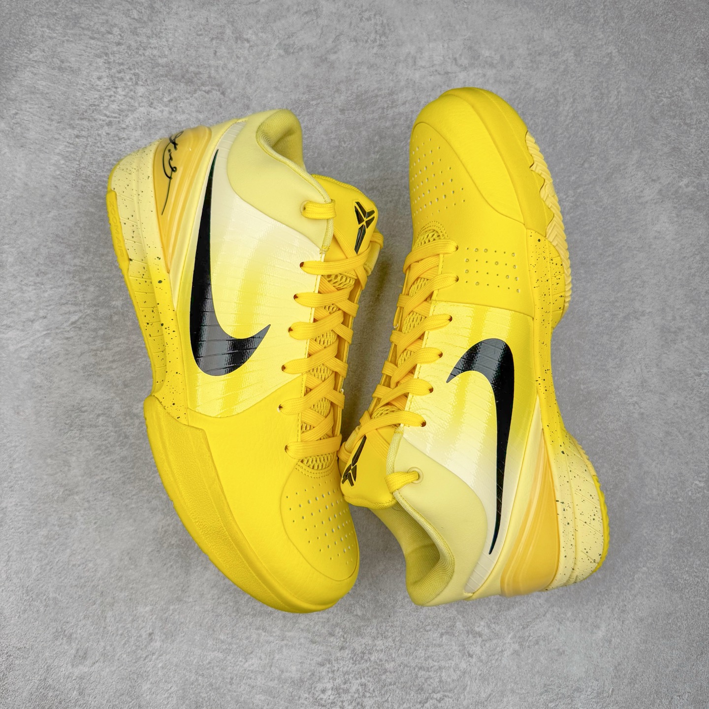 图片[3]-＃灭世 NK Zoom Kobe 4 CHBL 科比四代耐克高中黄色 IH0587-700 历时半年 重新开版 最高工艺 最高标准 打造顶级实战旗舰标杆 实战属性TOP 1 接受任意版本实战性能正面PK 实力源自深耕实战球鞋的工业底蕴 王者归来绝非空穴来风 杜绝杀猪 感受一分钱十分货诚意巨作 ✅原厂超厚头层磨砂牛皮 ➕独家定制头层蛇鳞纹 ✅正确蛇鳞压印原盒 ✅原厂复刻纸板➕原楦调试 历时半年 打造近乎完美版型（包裹体验 鞋脚一体性 99% 无限接近） ✅中底MD黑色部分为特殊组合工艺 外层复合超薄绒布，触摸触感明显区分市场货品 【市场唯一同步正品工艺货品】 ✅代工级品控 一个月独家售后 为实战保驾护航 尺码：39-47.5-选品中心