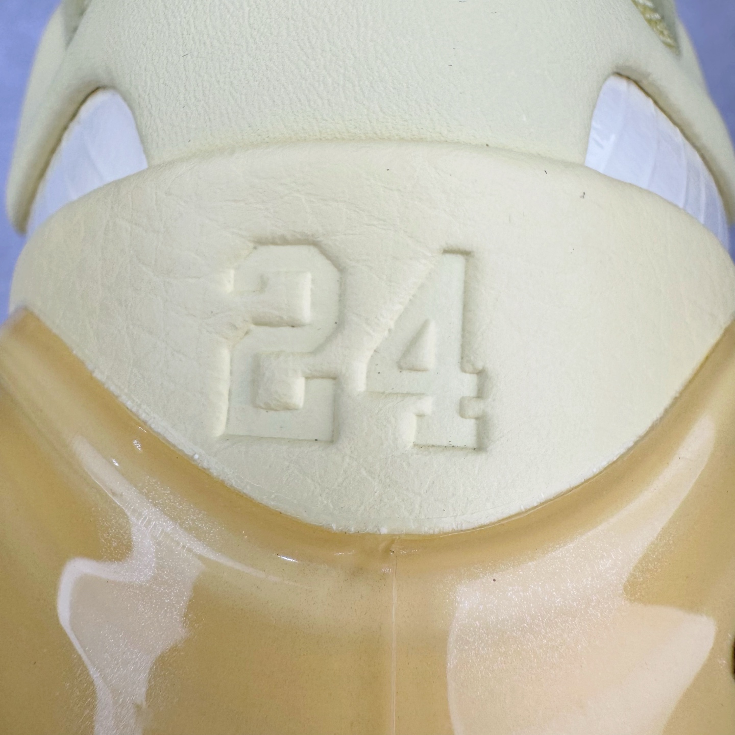 图片[21]-＃灭世 NK Zoom Kobe 4 CHBL 科比四代耐克高中黄色 IH0587-700 历时半年 重新开版 最高工艺 最高标准 打造顶级实战旗舰标杆 实战属性TOP 1 接受任意版本实战性能正面PK 实力源自深耕实战球鞋的工业底蕴 王者归来绝非空穴来风 杜绝杀猪 感受一分钱十分货诚意巨作 ✅原厂超厚头层磨砂牛皮 ➕独家定制头层蛇鳞纹 ✅正确蛇鳞压印原盒 ✅原厂复刻纸板➕原楦调试 历时半年 打造近乎完美版型（包裹体验 鞋脚一体性 99% 无限接近） ✅中底MD黑色部分为特殊组合工艺 外层复合超薄绒布，触摸触感明显区分市场货品 【市场唯一同步正品工艺货品】 ✅代工级品控 一个月独家售后 为实战保驾护航 尺码：39-47.5-选品中心