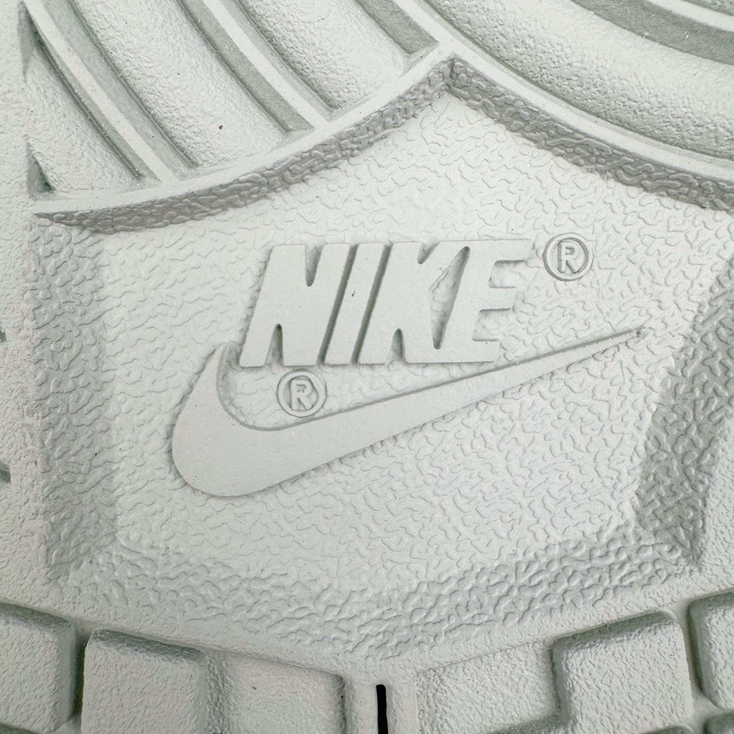 图片[18]-＃YC纯原 NK Dunk Low Purple Pulse 紫色扎染 烟灰绿 FB9109-124 实力大厂出品 新配色陆续开发 利润个位数只为口碑 全套原纸板楦头开发 确保原汁原味 完美呈现DUNK版型 一比一鞋头弧度高度鞋身弧度 此版本只针对中端市场 皮料材质有所更替 其他数据细节工艺流程均保持一致 绝不口嗨 细节品控鞋型随意对比 独家私模官方第六代原厂航空铝磨具打磨大底 鞋头坡度极致还原 无解鞋型 原盒原配 圈内天花板工艺 原厂玻璃冲刀 超高清洁度 全鞋零毛边皮料切割 原厂中底布点胶 中底布拉帮走线遵循公司 尺码：36 36.5 37.5 38 38.5 39 40 40.5 41 42 42.5 43 44 44.5 45 46-选品中心