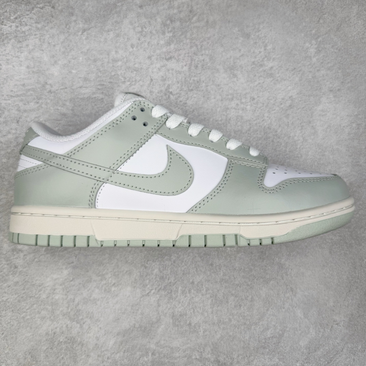 ＃YC纯原 NK Dunk Low Purple Pulse 紫色扎染 烟灰绿 FB9109-124 实力大厂出品 新配色陆续开发 利润个位数只为口碑 全套原纸板楦头开发 确保原汁原味 完美呈现DUNK版型 一比一鞋头弧度高度鞋身弧度 此版本只针对中端市场 皮料材质有所更替 其他数据细节工艺流程均保持一致 绝不口嗨 细节品控鞋型随意对比 独家私模官方第六代原厂航空铝磨具打磨大底 鞋头坡度极致还原 无解鞋型 原盒原配 圈内天花板工艺 原厂玻璃冲刀 超高清洁度 全鞋零毛边皮料切割 原厂中底布点胶 中底布拉帮走线遵循公司 尺码：36 36.5 37.5 38 38.5 39 40 40.5 41 42 42.5 43 44 44.5 45 46-选品中心