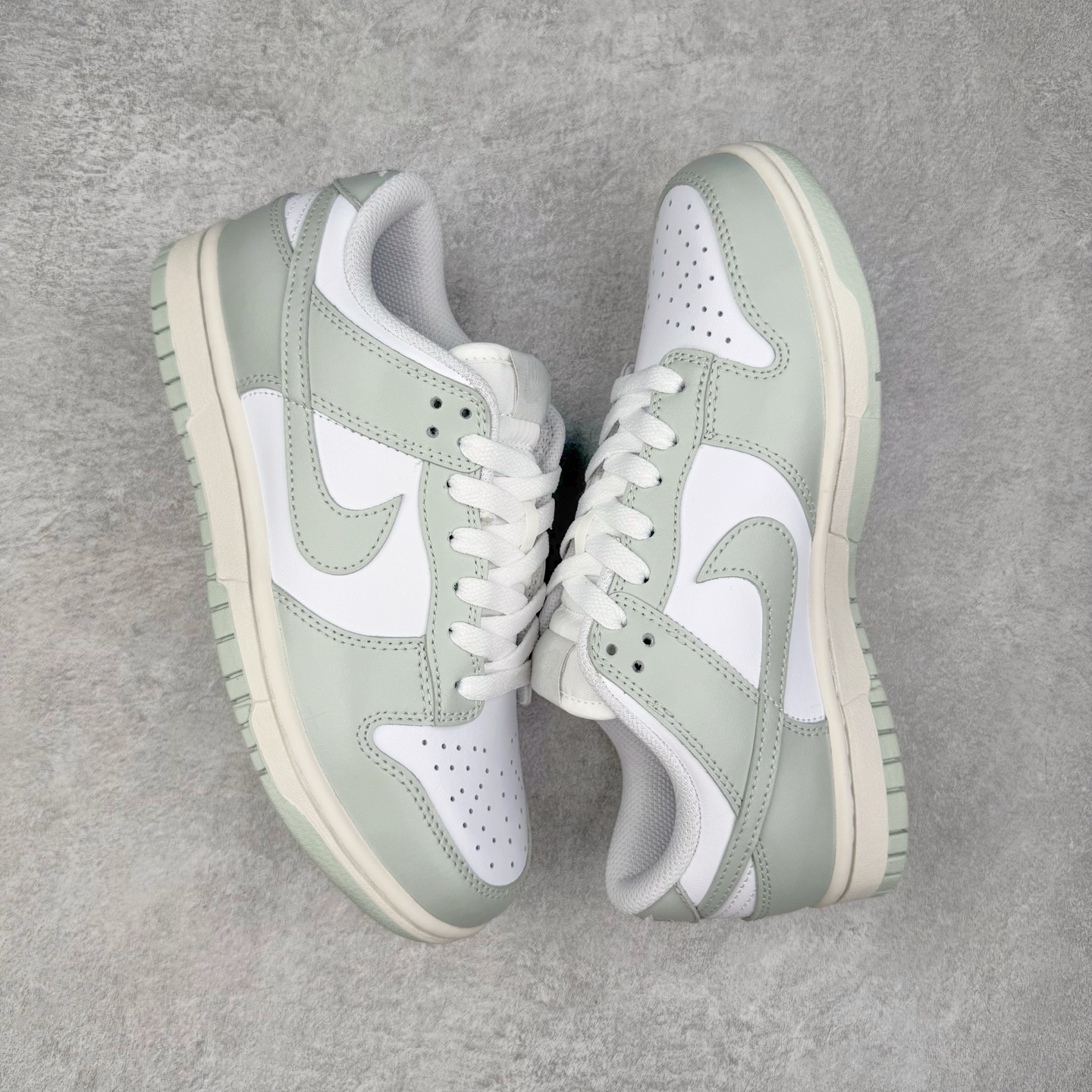 图片[3]-＃YC纯原 NK Dunk Low Purple Pulse 紫色扎染 烟灰绿 FB9109-124 实力大厂出品 新配色陆续开发 利润个位数只为口碑 全套原纸板楦头开发 确保原汁原味 完美呈现DUNK版型 一比一鞋头弧度高度鞋身弧度 此版本只针对中端市场 皮料材质有所更替 其他数据细节工艺流程均保持一致 绝不口嗨 细节品控鞋型随意对比 独家私模官方第六代原厂航空铝磨具打磨大底 鞋头坡度极致还原 无解鞋型 原盒原配 圈内天花板工艺 原厂玻璃冲刀 超高清洁度 全鞋零毛边皮料切割 原厂中底布点胶 中底布拉帮走线遵循公司 尺码：36 36.5 37.5 38 38.5 39 40 40.5 41 42 42.5 43 44 44.5 45 46-选品中心