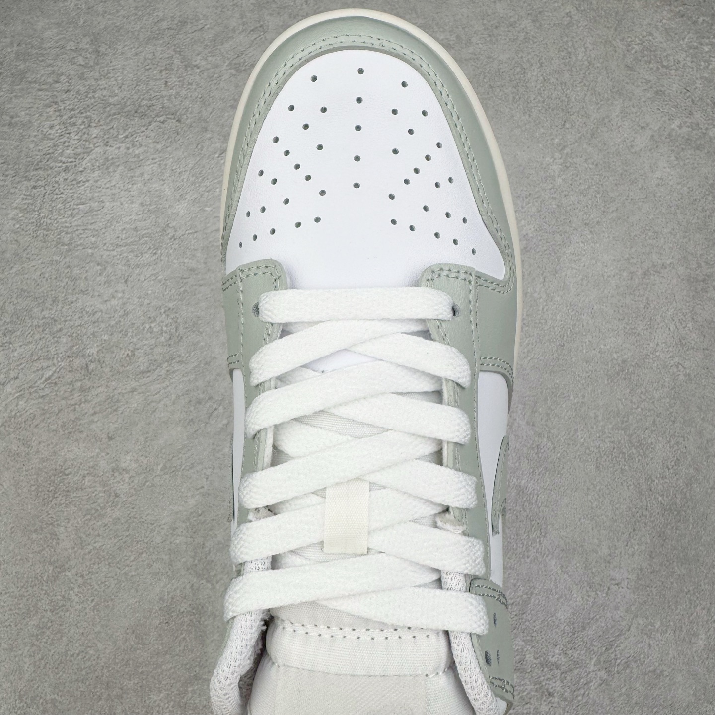 图片[4]-＃YC纯原 NK Dunk Low Purple Pulse 紫色扎染 烟灰绿 FB9109-124 实力大厂出品 新配色陆续开发 利润个位数只为口碑 全套原纸板楦头开发 确保原汁原味 完美呈现DUNK版型 一比一鞋头弧度高度鞋身弧度 此版本只针对中端市场 皮料材质有所更替 其他数据细节工艺流程均保持一致 绝不口嗨 细节品控鞋型随意对比 独家私模官方第六代原厂航空铝磨具打磨大底 鞋头坡度极致还原 无解鞋型 原盒原配 圈内天花板工艺 原厂玻璃冲刀 超高清洁度 全鞋零毛边皮料切割 原厂中底布点胶 中底布拉帮走线遵循公司 尺码：36 36.5 37.5 38 38.5 39 40 40.5 41 42 42.5 43 44 44.5 45 46-选品中心