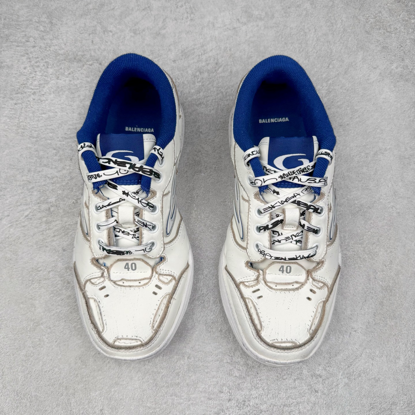 图片[2]-＃VG零售版 Balenciaga Hamptons Worn-Out 巴黎世家涤纶（聚酯纤维）牛皮革 圆头系带 低帮 生活休闲鞋板鞋 全套原纸板楦头开发 最原汁原味的灵魂版型 全鞋荧光划线卡点 胶水把控整洁度追求极致完美 每一双都是工艺品 多重QC质检 超越公司货的品控标准 实实在在的免检产品 原盒原配 正确字体电绣 粗细、位置、大小正确 侧边TPU 透气孔匹配意产原版 正确分离大底 TPU软底 原版一致大底LOGO 立体感十足 原厂皮料水洗做旧 采购原厂网纱 偏大一码 尺码：35 36 37 38 39 40 41 42 43 44 45 46-选品中心