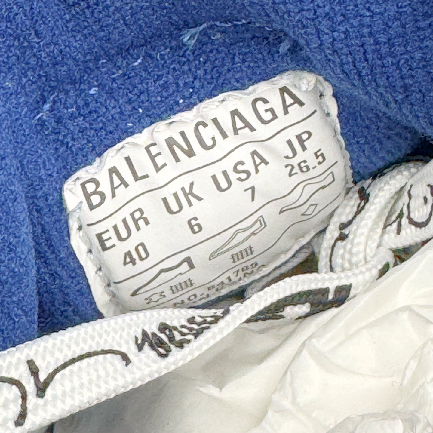 图片[12]-＃VG零售版 Balenciaga Hamptons Worn-Out 巴黎世家涤纶（聚酯纤维）牛皮革 圆头系带 低帮 生活休闲鞋板鞋 全套原纸板楦头开发 最原汁原味的灵魂版型 全鞋荧光划线卡点 胶水把控整洁度追求极致完美 每一双都是工艺品 多重QC质检 超越公司货的品控标准 实实在在的免检产品 原盒原配 正确字体电绣 粗细、位置、大小正确 侧边TPU 透气孔匹配意产原版 正确分离大底 TPU软底 原版一致大底LOGO 立体感十足 原厂皮料水洗做旧 采购原厂网纱 偏大一码 尺码：35 36 37 38 39 40 41 42 43 44 45 46-选品中心