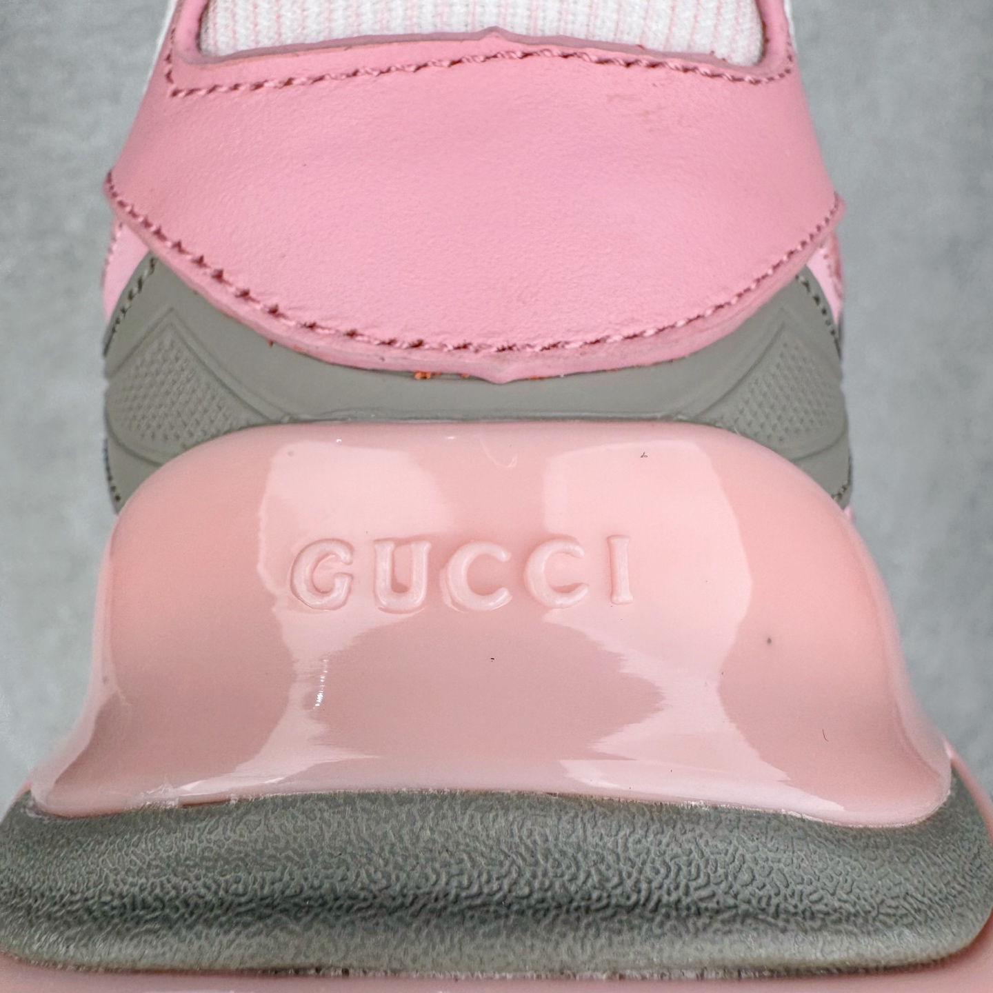 图片[18]-＃纯原 GUCCI 古驰皮革圆头抽绳低帮生活休闲鞋 Gucci（古驰）是源于意大利的时装奢饰品牌，是全球奢侈品品牌之一。由古驰奥•古驰在1921年于意大利佛罗伦萨创办。古驰的严品包括时装、皮具、皮鞋、手表、领带、丝巾、香水、家居用品及宠物用品等，借由其独特的创意和革新，以及精湛的意大利工艺闻名于世。GUCCl品牌时装一向以高档、豪华、性感而闻名于世，以“身份与财富之象征”品牌形象成为富有上流社会的消费宠儿。古驰—-永恒而经典并深受明星们的青睐，品牌灵感源自演员，公主和名媛等杰出女性。实拍调校N版已经零色差零失真 百分百还原实物色彩所见即所得 不存在货不对板色差等低级问题 选购参考实物拍摄 不混卖不参货 只用心做好货严格选品 承诺混一赔十 尺码：36 37 38 39 40 41 42 43 44 45-选品中心