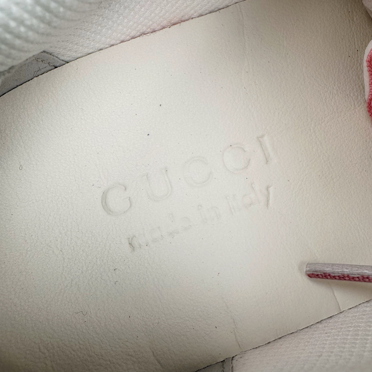 图片[11]-＃纯原 GUCCI 古驰皮革圆头抽绳低帮生活休闲鞋 Gucci（古驰）是源于意大利的时装奢饰品牌，是全球奢侈品品牌之一。由古驰奥•古驰在1921年于意大利佛罗伦萨创办。古驰的严品包括时装、皮具、皮鞋、手表、领带、丝巾、香水、家居用品及宠物用品等，借由其独特的创意和革新，以及精湛的意大利工艺闻名于世。GUCCl品牌时装一向以高档、豪华、性感而闻名于世，以“身份与财富之象征”品牌形象成为富有上流社会的消费宠儿。古驰—-永恒而经典并深受明星们的青睐，品牌灵感源自演员，公主和名媛等杰出女性。实拍调校N版已经零色差零失真 百分百还原实物色彩所见即所得 不存在货不对板色差等低级问题 选购参考实物拍摄 不混卖不参货 只用心做好货严格选品 承诺混一赔十 尺码：36 37 38 39 40 41 42 43 44 45-选品中心