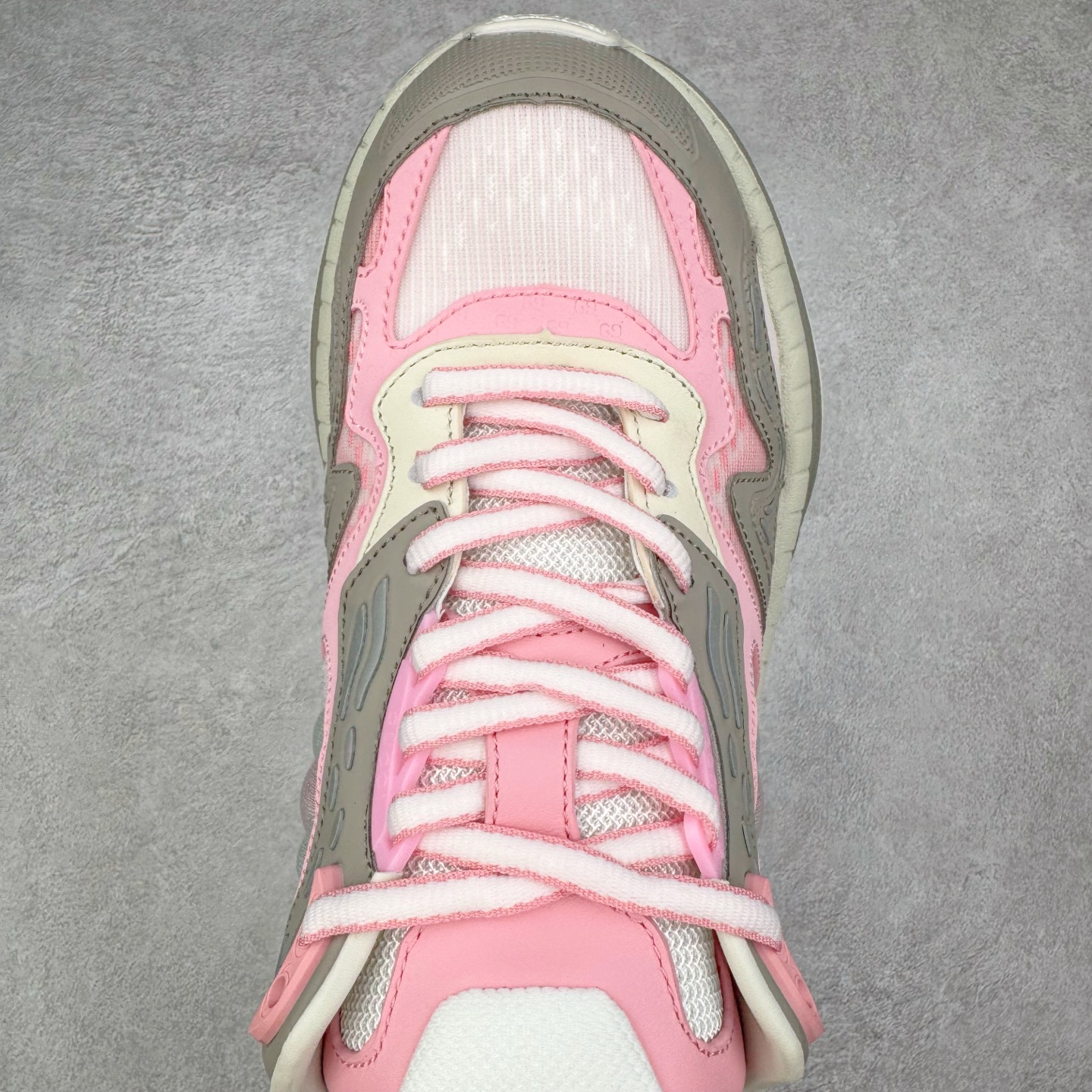 图片[4]-＃纯原 GUCCI 古驰皮革圆头抽绳低帮生活休闲鞋 Gucci（古驰）是源于意大利的时装奢饰品牌，是全球奢侈品品牌之一。由古驰奥•古驰在1921年于意大利佛罗伦萨创办。古驰的严品包括时装、皮具、皮鞋、手表、领带、丝巾、香水、家居用品及宠物用品等，借由其独特的创意和革新，以及精湛的意大利工艺闻名于世。GUCCl品牌时装一向以高档、豪华、性感而闻名于世，以“身份与财富之象征”品牌形象成为富有上流社会的消费宠儿。古驰—-永恒而经典并深受明星们的青睐，品牌灵感源自演员，公主和名媛等杰出女性。实拍调校N版已经零色差零失真 百分百还原实物色彩所见即所得 不存在货不对板色差等低级问题 选购参考实物拍摄 不混卖不参货 只用心做好货严格选品 承诺混一赔十 尺码：36 37 38 39 40 41 42 43 44 45-选品中心