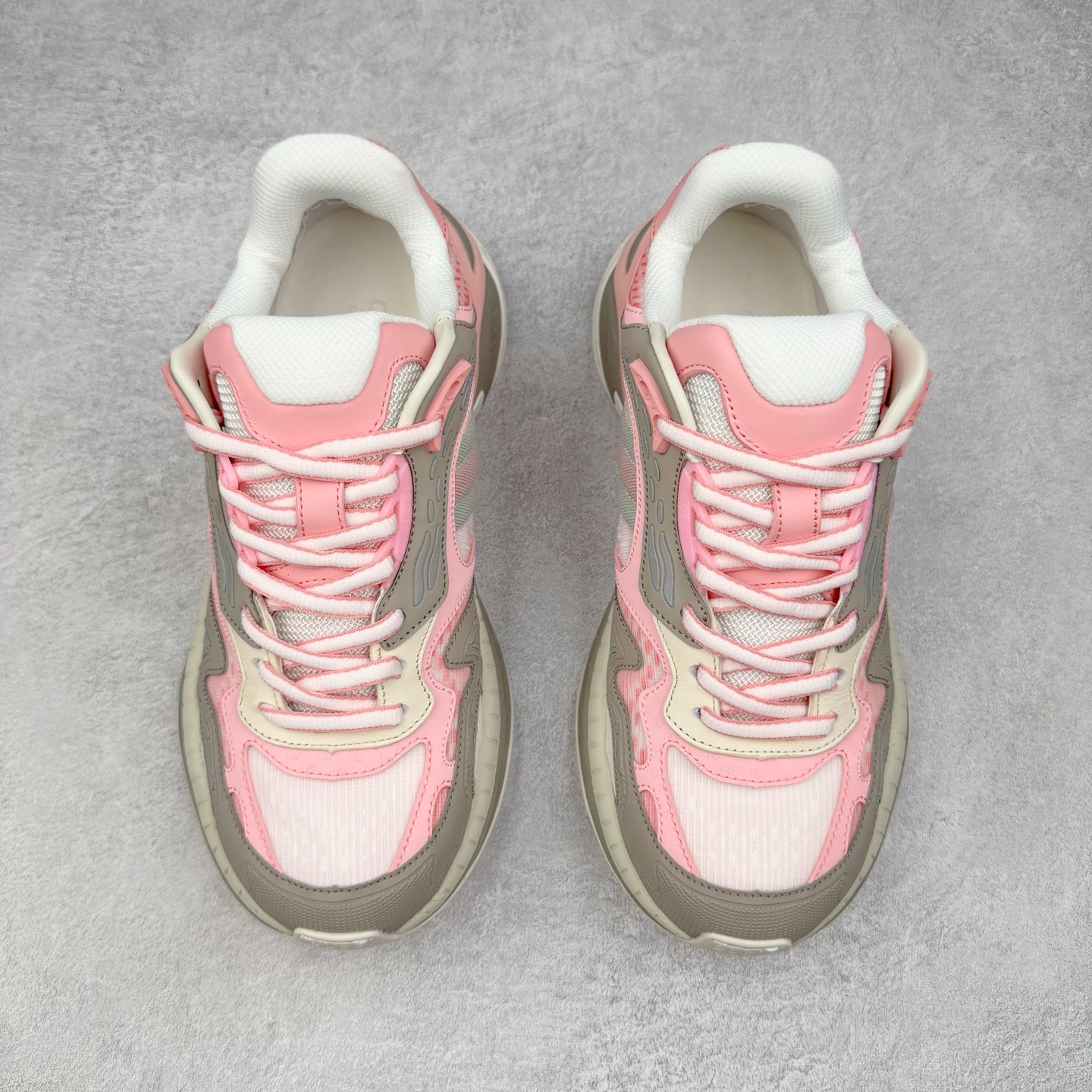 图片[2]-＃纯原 GUCCI 古驰皮革圆头抽绳低帮生活休闲鞋 Gucci（古驰）是源于意大利的时装奢饰品牌，是全球奢侈品品牌之一。由古驰奥•古驰在1921年于意大利佛罗伦萨创办。古驰的严品包括时装、皮具、皮鞋、手表、领带、丝巾、香水、家居用品及宠物用品等，借由其独特的创意和革新，以及精湛的意大利工艺闻名于世。GUCCl品牌时装一向以高档、豪华、性感而闻名于世，以“身份与财富之象征”品牌形象成为富有上流社会的消费宠儿。古驰—-永恒而经典并深受明星们的青睐，品牌灵感源自演员，公主和名媛等杰出女性。实拍调校N版已经零色差零失真 百分百还原实物色彩所见即所得 不存在货不对板色差等低级问题 选购参考实物拍摄 不混卖不参货 只用心做好货严格选品 承诺混一赔十 尺码：36 37 38 39 40 41 42 43 44 45-选品中心