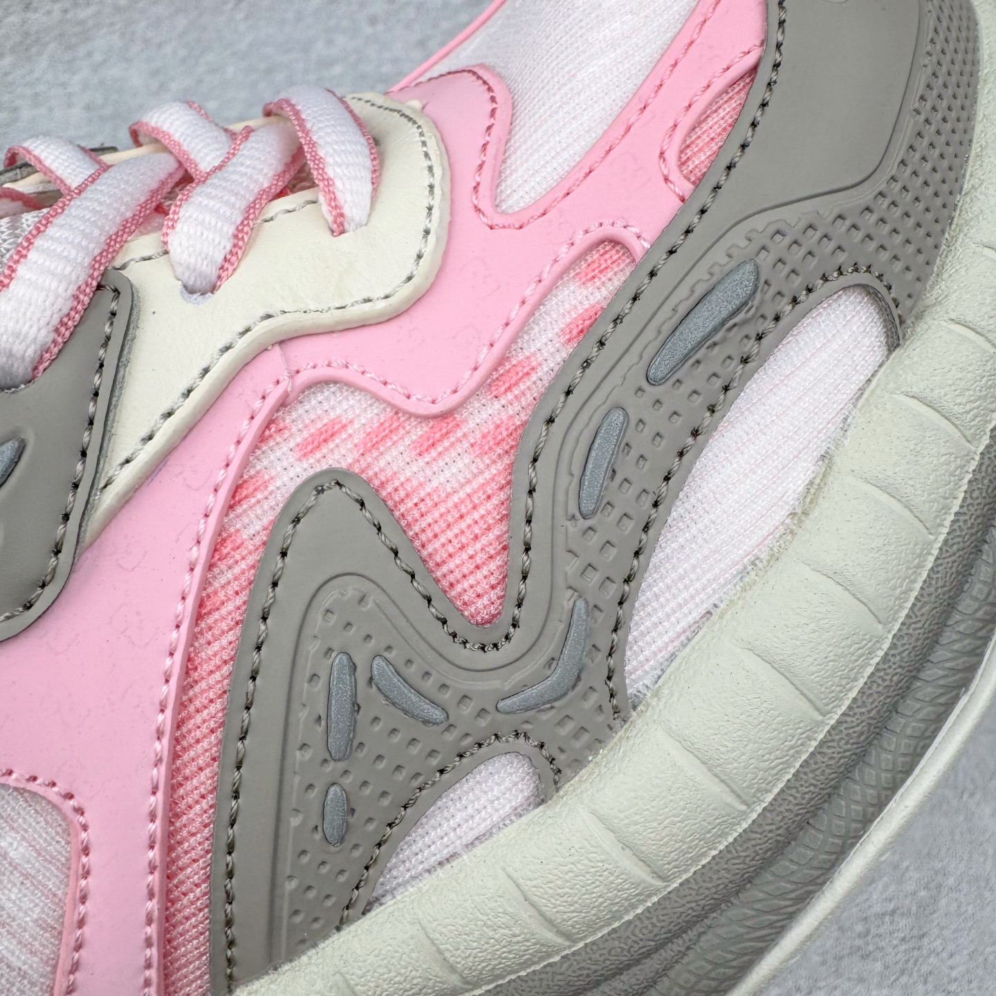 图片[15]-＃纯原 GUCCI 古驰皮革圆头抽绳低帮生活休闲鞋 Gucci（古驰）是源于意大利的时装奢饰品牌，是全球奢侈品品牌之一。由古驰奥•古驰在1921年于意大利佛罗伦萨创办。古驰的严品包括时装、皮具、皮鞋、手表、领带、丝巾、香水、家居用品及宠物用品等，借由其独特的创意和革新，以及精湛的意大利工艺闻名于世。GUCCl品牌时装一向以高档、豪华、性感而闻名于世，以“身份与财富之象征”品牌形象成为富有上流社会的消费宠儿。古驰—-永恒而经典并深受明星们的青睐，品牌灵感源自演员，公主和名媛等杰出女性。实拍调校N版已经零色差零失真 百分百还原实物色彩所见即所得 不存在货不对板色差等低级问题 选购参考实物拍摄 不混卖不参货 只用心做好货严格选品 承诺混一赔十 尺码：36 37 38 39 40 41 42 43 44 45-选品中心