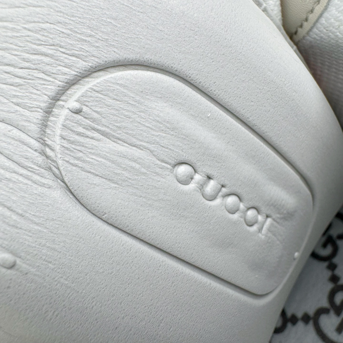 图片[10]-＃纯原 GUCCI 古驰皮革圆头抽绳低帮生活休闲鞋 Gucci（古驰）是源于意大利的时装奢饰品牌，是全球奢侈品品牌之一。由古驰奥•古驰在1921年于意大利佛罗伦萨创办。古驰的严品包括时装、皮具、皮鞋、手表、领带、丝巾、香水、家居用品及宠物用品等，借由其独特的创意和革新，以及精湛的意大利工艺闻名于世。GUCCl品牌时装一向以高档、豪华、性感而闻名于世，以“身份与财富之象征”品牌形象成为富有上流社会的消费宠儿。古驰—-永恒而经典并深受明星们的青睐，品牌灵感源自演员，公主和名媛等杰出女性。实拍调校N版已经零色差零失真 百分百还原实物色彩所见即所得 不存在货不对板色差等低级问题 选购参考实物拍摄 不混卖不参货 只用心做好货严格选品 承诺混一赔十 尺码：36 37 38 39 40 41 42 43 44 45-选品中心