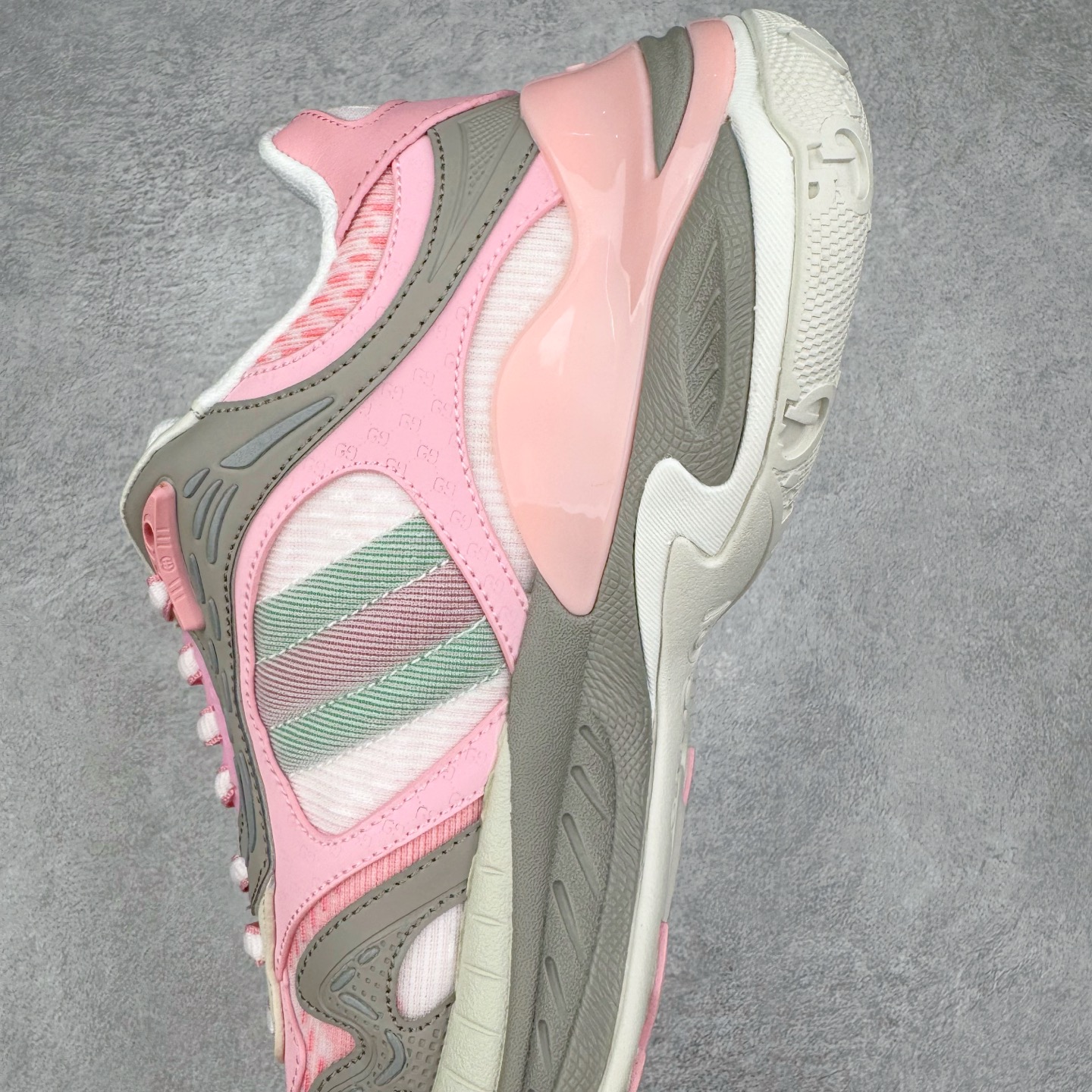 图片[7]-＃纯原 GUCCI 古驰皮革圆头抽绳低帮生活休闲鞋 Gucci（古驰）是源于意大利的时装奢饰品牌，是全球奢侈品品牌之一。由古驰奥•古驰在1921年于意大利佛罗伦萨创办。古驰的严品包括时装、皮具、皮鞋、手表、领带、丝巾、香水、家居用品及宠物用品等，借由其独特的创意和革新，以及精湛的意大利工艺闻名于世。GUCCl品牌时装一向以高档、豪华、性感而闻名于世，以“身份与财富之象征”品牌形象成为富有上流社会的消费宠儿。古驰—-永恒而经典并深受明星们的青睐，品牌灵感源自演员，公主和名媛等杰出女性。实拍调校N版已经零色差零失真 百分百还原实物色彩所见即所得 不存在货不对板色差等低级问题 选购参考实物拍摄 不混卖不参货 只用心做好货严格选品 承诺混一赔十 尺码：36 37 38 39 40 41 42 43 44 45-选品中心