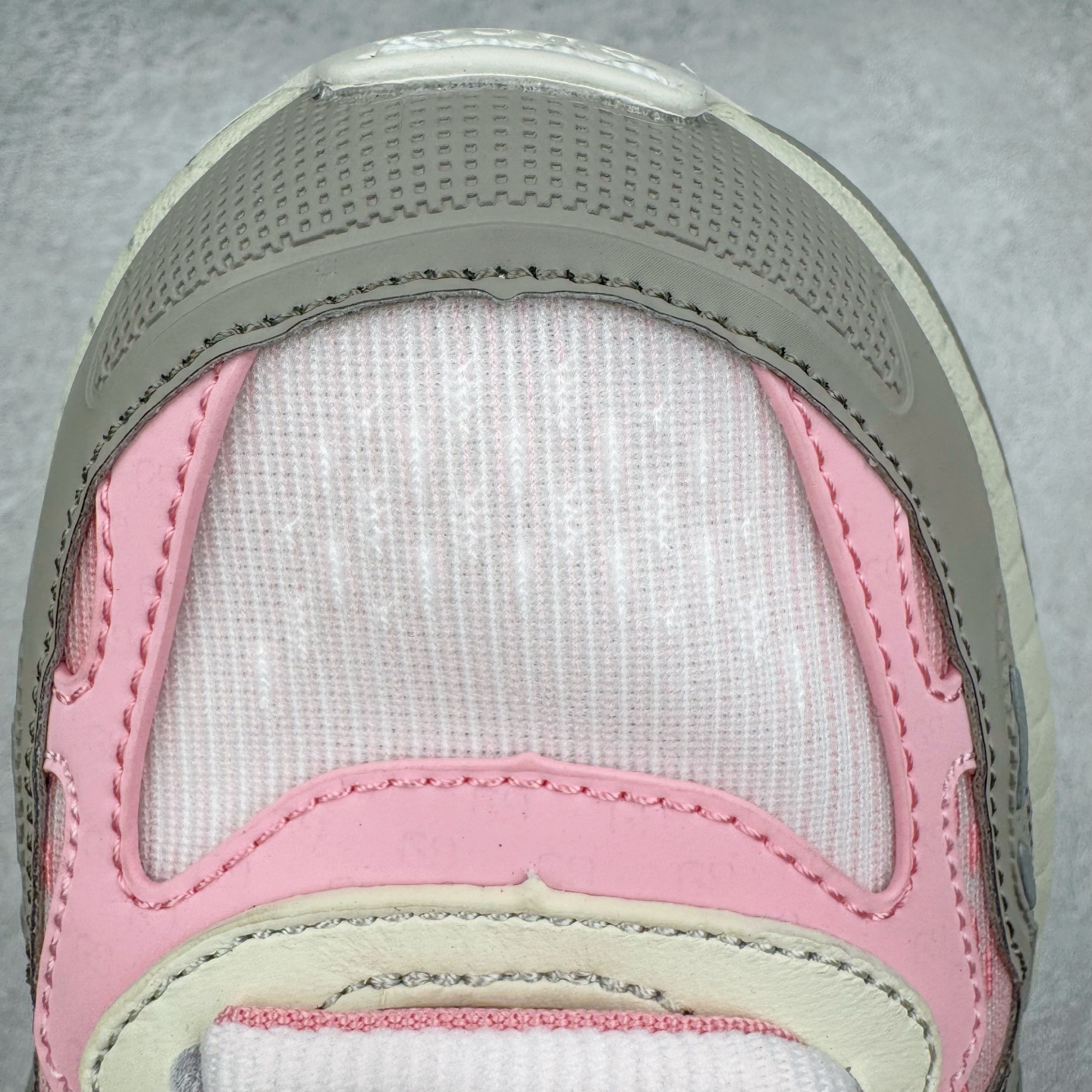 图片[14]-＃纯原 GUCCI 古驰皮革圆头抽绳低帮生活休闲鞋 Gucci（古驰）是源于意大利的时装奢饰品牌，是全球奢侈品品牌之一。由古驰奥•古驰在1921年于意大利佛罗伦萨创办。古驰的严品包括时装、皮具、皮鞋、手表、领带、丝巾、香水、家居用品及宠物用品等，借由其独特的创意和革新，以及精湛的意大利工艺闻名于世。GUCCl品牌时装一向以高档、豪华、性感而闻名于世，以“身份与财富之象征”品牌形象成为富有上流社会的消费宠儿。古驰—-永恒而经典并深受明星们的青睐，品牌灵感源自演员，公主和名媛等杰出女性。实拍调校N版已经零色差零失真 百分百还原实物色彩所见即所得 不存在货不对板色差等低级问题 选购参考实物拍摄 不混卖不参货 只用心做好货严格选品 承诺混一赔十 尺码：36 37 38 39 40 41 42 43 44 45-选品中心