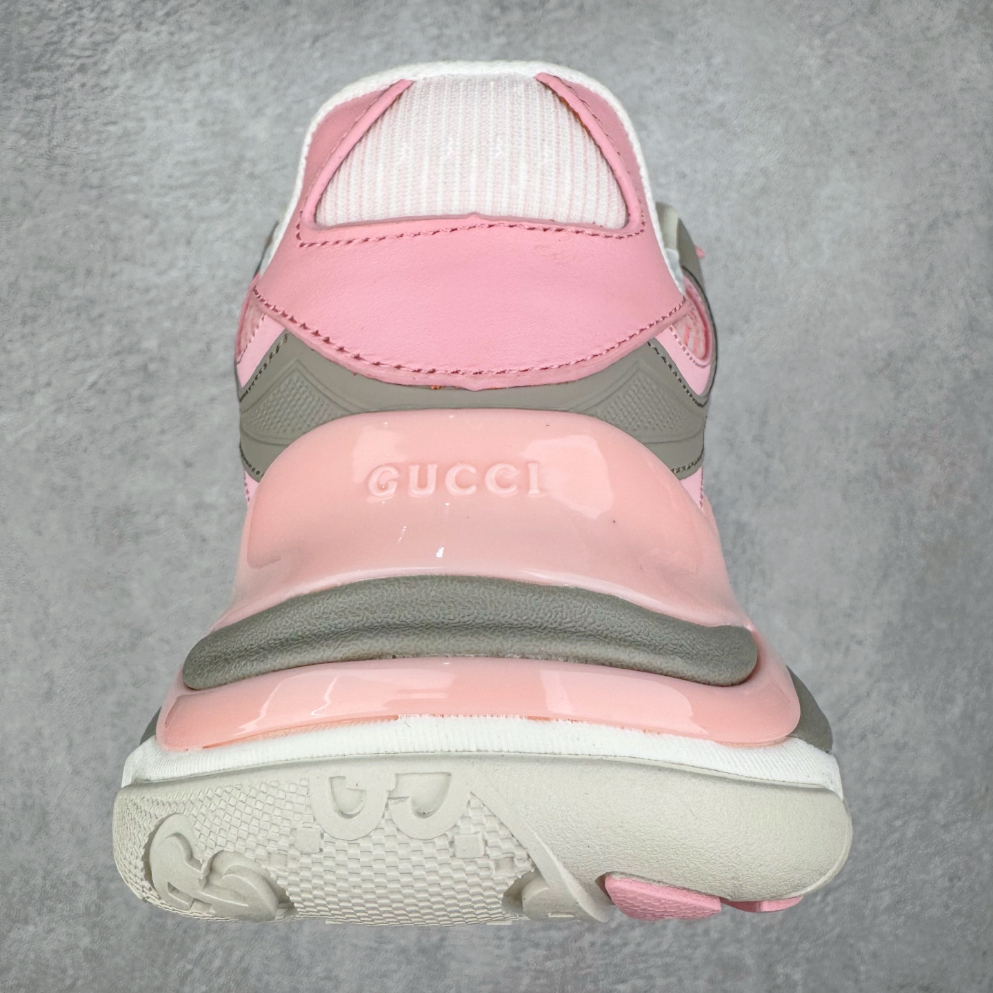 图片[8]-＃纯原 GUCCI 古驰皮革圆头抽绳低帮生活休闲鞋 Gucci（古驰）是源于意大利的时装奢饰品牌，是全球奢侈品品牌之一。由古驰奥•古驰在1921年于意大利佛罗伦萨创办。古驰的严品包括时装、皮具、皮鞋、手表、领带、丝巾、香水、家居用品及宠物用品等，借由其独特的创意和革新，以及精湛的意大利工艺闻名于世。GUCCl品牌时装一向以高档、豪华、性感而闻名于世，以“身份与财富之象征”品牌形象成为富有上流社会的消费宠儿。古驰—-永恒而经典并深受明星们的青睐，品牌灵感源自演员，公主和名媛等杰出女性。实拍调校N版已经零色差零失真 百分百还原实物色彩所见即所得 不存在货不对板色差等低级问题 选购参考实物拍摄 不混卖不参货 只用心做好货严格选品 承诺混一赔十 尺码：36 37 38 39 40 41 42 43 44 45-选品中心