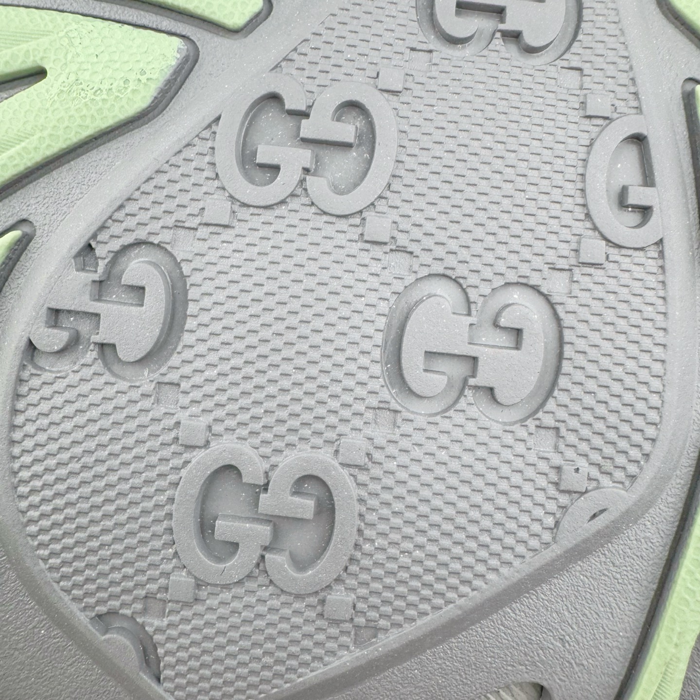 图片[11]-＃纯原 GUCCI 古驰皮革圆头抽绳低帮生活休闲鞋 Gucci（古驰）是源于意大利的时装奢饰品牌，是全球奢侈品品牌之一。由古驰奥•古驰在1921年于意大利佛罗伦萨创办。古驰的严品包括时装、皮具、皮鞋、手表、领带、丝巾、香水、家居用品及宠物用品等，借由其独特的创意和革新，以及精湛的意大利工艺闻名于世。GUCCl品牌时装一向以高档、豪华、性感而闻名于世，以“身份与财富之象征”品牌形象成为富有上流社会的消费宠儿。古驰—-永恒而经典并深受明星们的青睐，品牌灵感源自演员，公主和名媛等杰出女性。实拍调校N版已经零色差零失真 百分百还原实物色彩所见即所得 不存在货不对板色差等低级问题 选购参考实物拍摄 不混卖不参货 只用心做好货严格选品 承诺混一赔十 尺码：36 37 38 39 40 41 42 43 44 45-选品中心