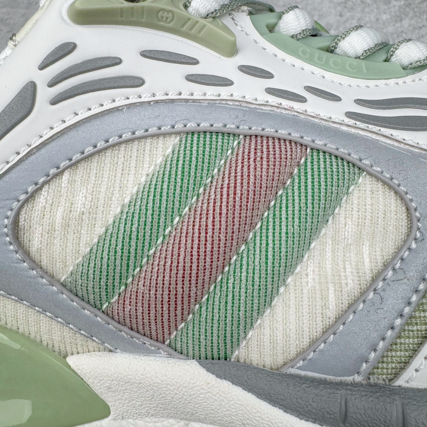 图片[12]-＃纯原 GUCCI 古驰皮革圆头抽绳低帮生活休闲鞋 Gucci（古驰）是源于意大利的时装奢饰品牌，是全球奢侈品品牌之一。由古驰奥•古驰在1921年于意大利佛罗伦萨创办。古驰的严品包括时装、皮具、皮鞋、手表、领带、丝巾、香水、家居用品及宠物用品等，借由其独特的创意和革新，以及精湛的意大利工艺闻名于世。GUCCl品牌时装一向以高档、豪华、性感而闻名于世，以“身份与财富之象征”品牌形象成为富有上流社会的消费宠儿。古驰—-永恒而经典并深受明星们的青睐，品牌灵感源自演员，公主和名媛等杰出女性。实拍调校N版已经零色差零失真 百分百还原实物色彩所见即所得 不存在货不对板色差等低级问题 选购参考实物拍摄 不混卖不参货 只用心做好货严格选品 承诺混一赔十 尺码：36 37 38 39 40 41 42 43 44 45-选品中心