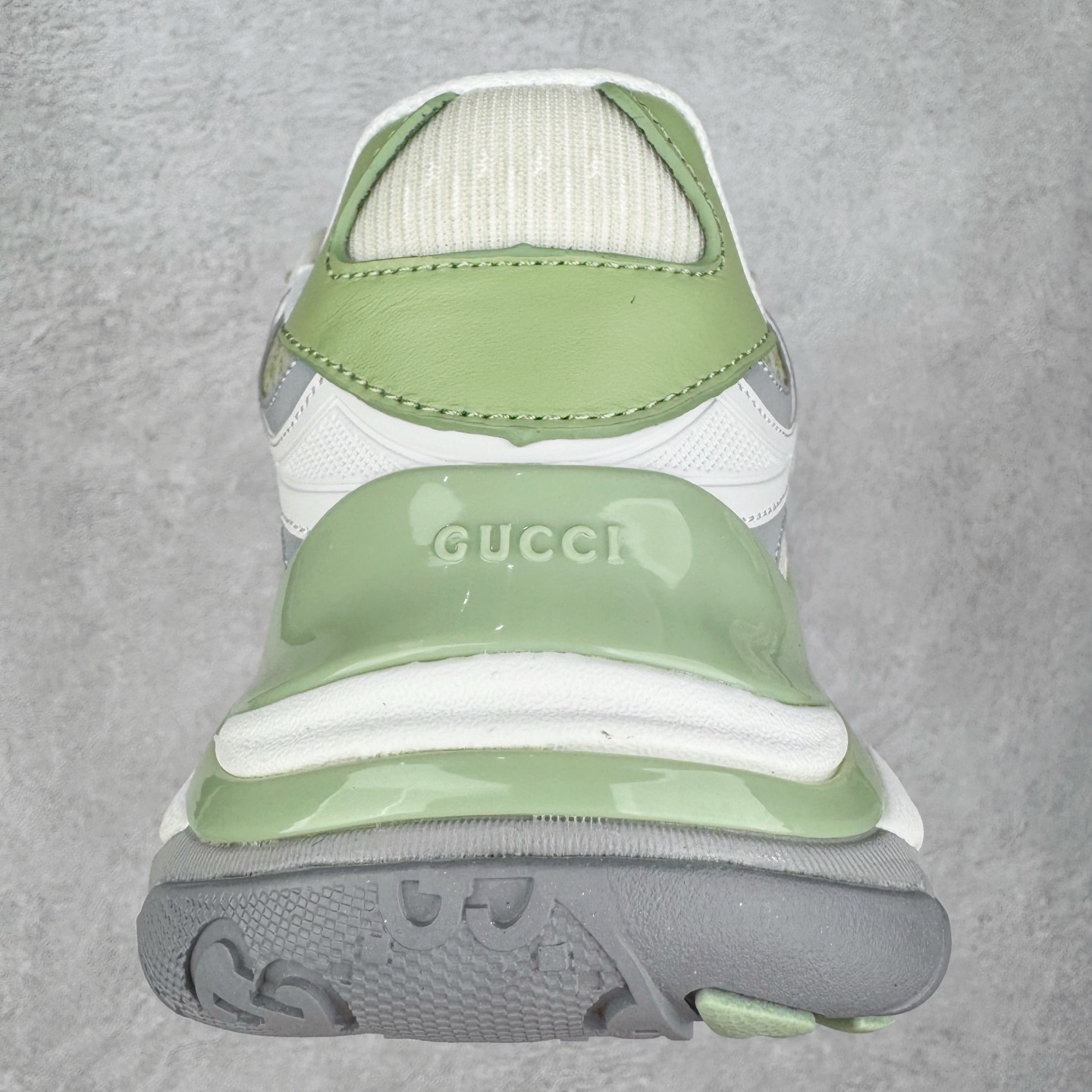 图片[8]-＃纯原 GUCCI 古驰皮革圆头抽绳低帮生活休闲鞋 Gucci（古驰）是源于意大利的时装奢饰品牌，是全球奢侈品品牌之一。由古驰奥•古驰在1921年于意大利佛罗伦萨创办。古驰的严品包括时装、皮具、皮鞋、手表、领带、丝巾、香水、家居用品及宠物用品等，借由其独特的创意和革新，以及精湛的意大利工艺闻名于世。GUCCl品牌时装一向以高档、豪华、性感而闻名于世，以“身份与财富之象征”品牌形象成为富有上流社会的消费宠儿。古驰—-永恒而经典并深受明星们的青睐，品牌灵感源自演员，公主和名媛等杰出女性。实拍调校N版已经零色差零失真 百分百还原实物色彩所见即所得 不存在货不对板色差等低级问题 选购参考实物拍摄 不混卖不参货 只用心做好货严格选品 承诺混一赔十 尺码：36 37 38 39 40 41 42 43 44 45-选品中心