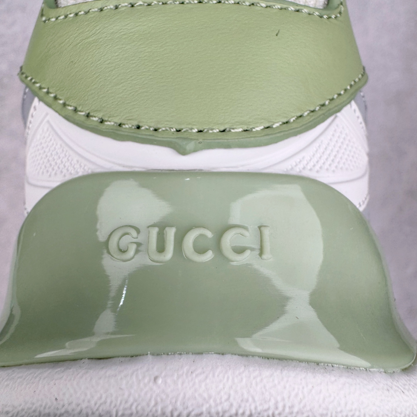 图片[10]-＃纯原 GUCCI 古驰皮革圆头抽绳低帮生活休闲鞋 Gucci（古驰）是源于意大利的时装奢饰品牌，是全球奢侈品品牌之一。由古驰奥•古驰在1921年于意大利佛罗伦萨创办。古驰的严品包括时装、皮具、皮鞋、手表、领带、丝巾、香水、家居用品及宠物用品等，借由其独特的创意和革新，以及精湛的意大利工艺闻名于世。GUCCl品牌时装一向以高档、豪华、性感而闻名于世，以“身份与财富之象征”品牌形象成为富有上流社会的消费宠儿。古驰—-永恒而经典并深受明星们的青睐，品牌灵感源自演员，公主和名媛等杰出女性。实拍调校N版已经零色差零失真 百分百还原实物色彩所见即所得 不存在货不对板色差等低级问题 选购参考实物拍摄 不混卖不参货 只用心做好货严格选品 承诺混一赔十 尺码：36 37 38 39 40 41 42 43 44 45-选品中心