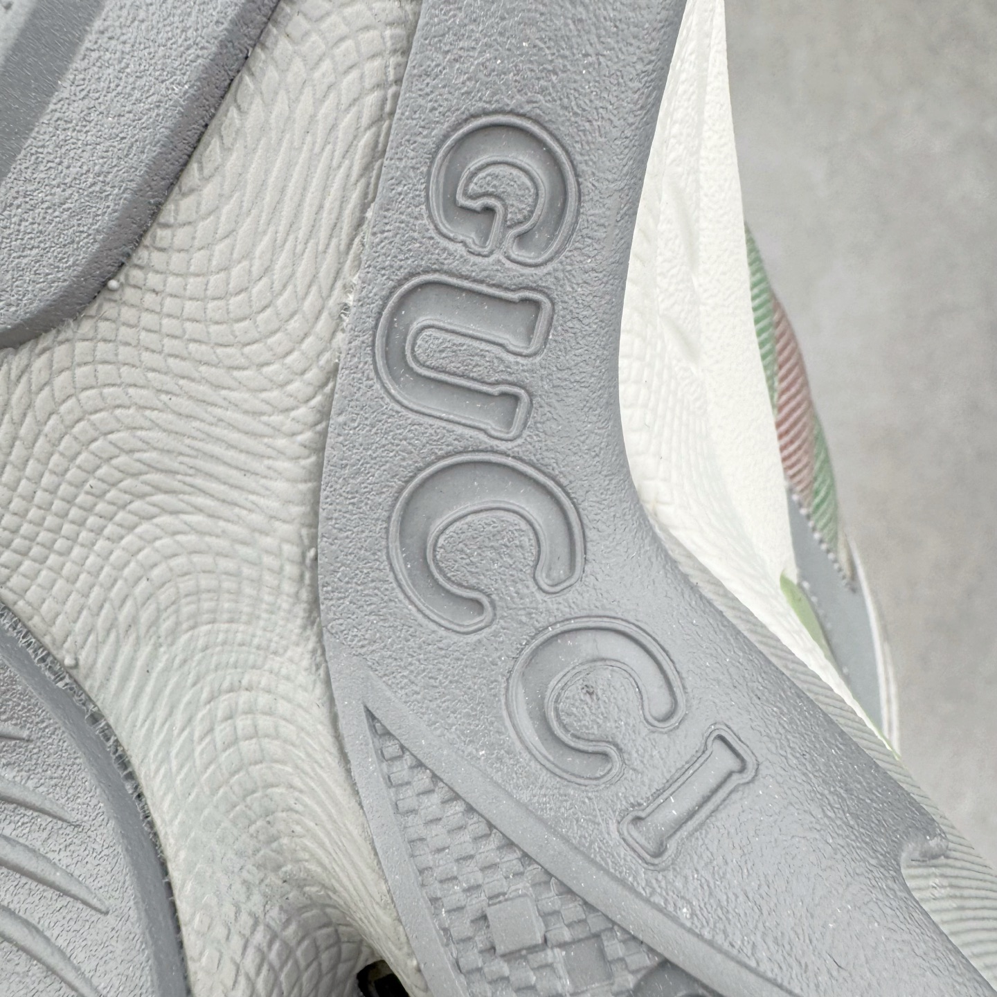 图片[16]-＃纯原 GUCCI 古驰皮革圆头抽绳低帮生活休闲鞋 Gucci（古驰）是源于意大利的时装奢饰品牌，是全球奢侈品品牌之一。由古驰奥•古驰在1921年于意大利佛罗伦萨创办。古驰的严品包括时装、皮具、皮鞋、手表、领带、丝巾、香水、家居用品及宠物用品等，借由其独特的创意和革新，以及精湛的意大利工艺闻名于世。GUCCl品牌时装一向以高档、豪华、性感而闻名于世，以“身份与财富之象征”品牌形象成为富有上流社会的消费宠儿。古驰—-永恒而经典并深受明星们的青睐，品牌灵感源自演员，公主和名媛等杰出女性。实拍调校N版已经零色差零失真 百分百还原实物色彩所见即所得 不存在货不对板色差等低级问题 选购参考实物拍摄 不混卖不参货 只用心做好货严格选品 承诺混一赔十 尺码：36 37 38 39 40 41 42 43 44 45-选品中心