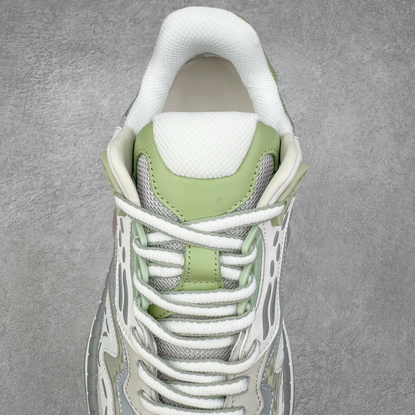 图片[5]-＃纯原 GUCCI 古驰皮革圆头抽绳低帮生活休闲鞋 Gucci（古驰）是源于意大利的时装奢饰品牌，是全球奢侈品品牌之一。由古驰奥•古驰在1921年于意大利佛罗伦萨创办。古驰的严品包括时装、皮具、皮鞋、手表、领带、丝巾、香水、家居用品及宠物用品等，借由其独特的创意和革新，以及精湛的意大利工艺闻名于世。GUCCl品牌时装一向以高档、豪华、性感而闻名于世，以“身份与财富之象征”品牌形象成为富有上流社会的消费宠儿。古驰—-永恒而经典并深受明星们的青睐，品牌灵感源自演员，公主和名媛等杰出女性。实拍调校N版已经零色差零失真 百分百还原实物色彩所见即所得 不存在货不对板色差等低级问题 选购参考实物拍摄 不混卖不参货 只用心做好货严格选品 承诺混一赔十 尺码：36 37 38 39 40 41 42 43 44 45-选品中心