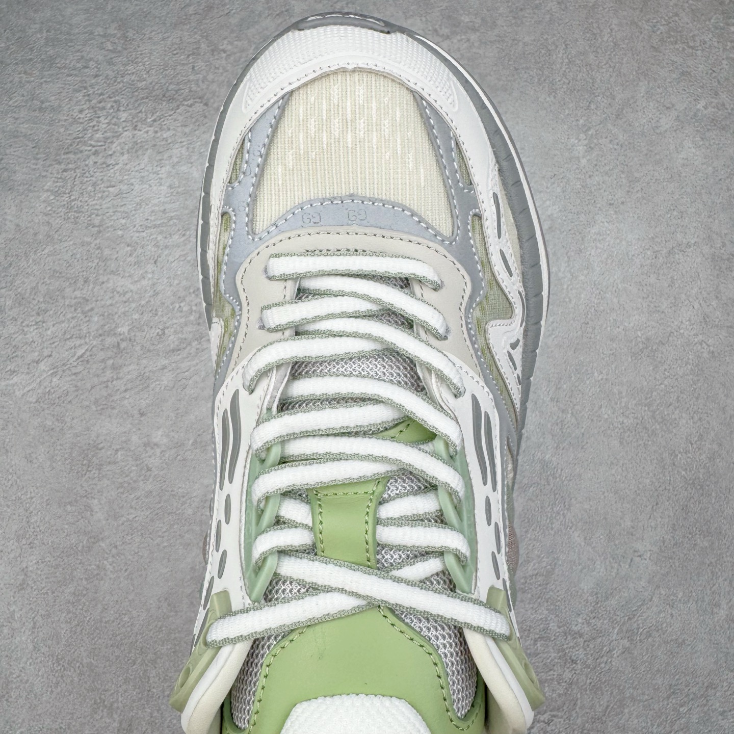 图片[4]-＃纯原 GUCCI 古驰皮革圆头抽绳低帮生活休闲鞋 Gucci（古驰）是源于意大利的时装奢饰品牌，是全球奢侈品品牌之一。由古驰奥•古驰在1921年于意大利佛罗伦萨创办。古驰的严品包括时装、皮具、皮鞋、手表、领带、丝巾、香水、家居用品及宠物用品等，借由其独特的创意和革新，以及精湛的意大利工艺闻名于世。GUCCl品牌时装一向以高档、豪华、性感而闻名于世，以“身份与财富之象征”品牌形象成为富有上流社会的消费宠儿。古驰—-永恒而经典并深受明星们的青睐，品牌灵感源自演员，公主和名媛等杰出女性。实拍调校N版已经零色差零失真 百分百还原实物色彩所见即所得 不存在货不对板色差等低级问题 选购参考实物拍摄 不混卖不参货 只用心做好货严格选品 承诺混一赔十 尺码：36 37 38 39 40 41 42 43 44 45-选品中心