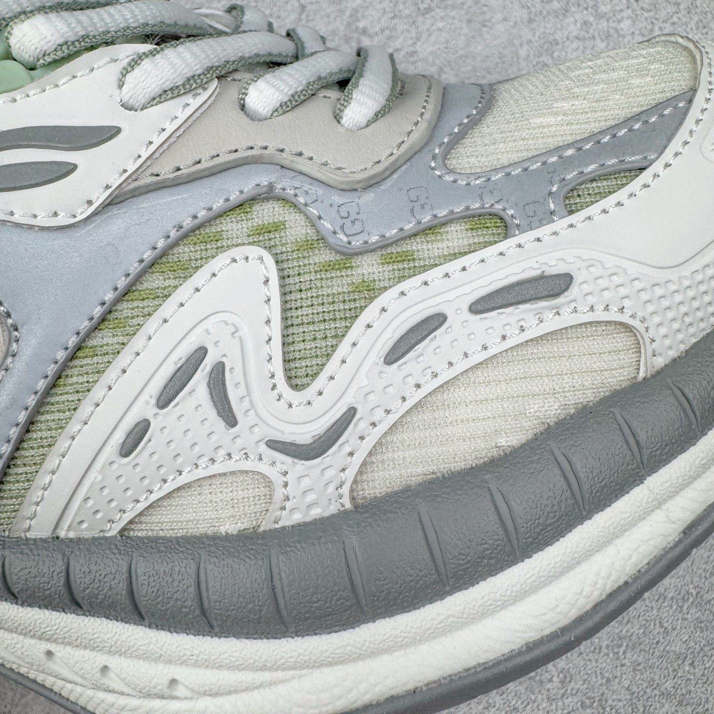 图片[13]-＃纯原 GUCCI 古驰皮革圆头抽绳低帮生活休闲鞋 Gucci（古驰）是源于意大利的时装奢饰品牌，是全球奢侈品品牌之一。由古驰奥•古驰在1921年于意大利佛罗伦萨创办。古驰的严品包括时装、皮具、皮鞋、手表、领带、丝巾、香水、家居用品及宠物用品等，借由其独特的创意和革新，以及精湛的意大利工艺闻名于世。GUCCl品牌时装一向以高档、豪华、性感而闻名于世，以“身份与财富之象征”品牌形象成为富有上流社会的消费宠儿。古驰—-永恒而经典并深受明星们的青睐，品牌灵感源自演员，公主和名媛等杰出女性。实拍调校N版已经零色差零失真 百分百还原实物色彩所见即所得 不存在货不对板色差等低级问题 选购参考实物拍摄 不混卖不参货 只用心做好货严格选品 承诺混一赔十 尺码：36 37 38 39 40 41 42 43 44 45-选品中心