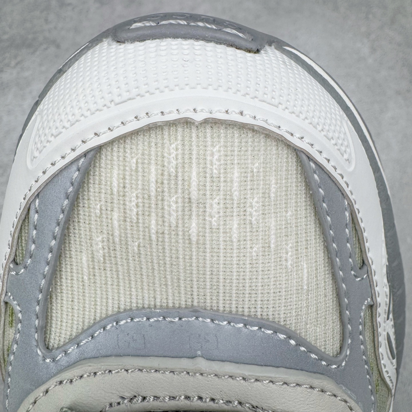 图片[14]-＃纯原 GUCCI 古驰皮革圆头抽绳低帮生活休闲鞋 Gucci（古驰）是源于意大利的时装奢饰品牌，是全球奢侈品品牌之一。由古驰奥•古驰在1921年于意大利佛罗伦萨创办。古驰的严品包括时装、皮具、皮鞋、手表、领带、丝巾、香水、家居用品及宠物用品等，借由其独特的创意和革新，以及精湛的意大利工艺闻名于世。GUCCl品牌时装一向以高档、豪华、性感而闻名于世，以“身份与财富之象征”品牌形象成为富有上流社会的消费宠儿。古驰—-永恒而经典并深受明星们的青睐，品牌灵感源自演员，公主和名媛等杰出女性。实拍调校N版已经零色差零失真 百分百还原实物色彩所见即所得 不存在货不对板色差等低级问题 选购参考实物拍摄 不混卖不参货 只用心做好货严格选品 承诺混一赔十 尺码：36 37 38 39 40 41 42 43 44 45-选品中心