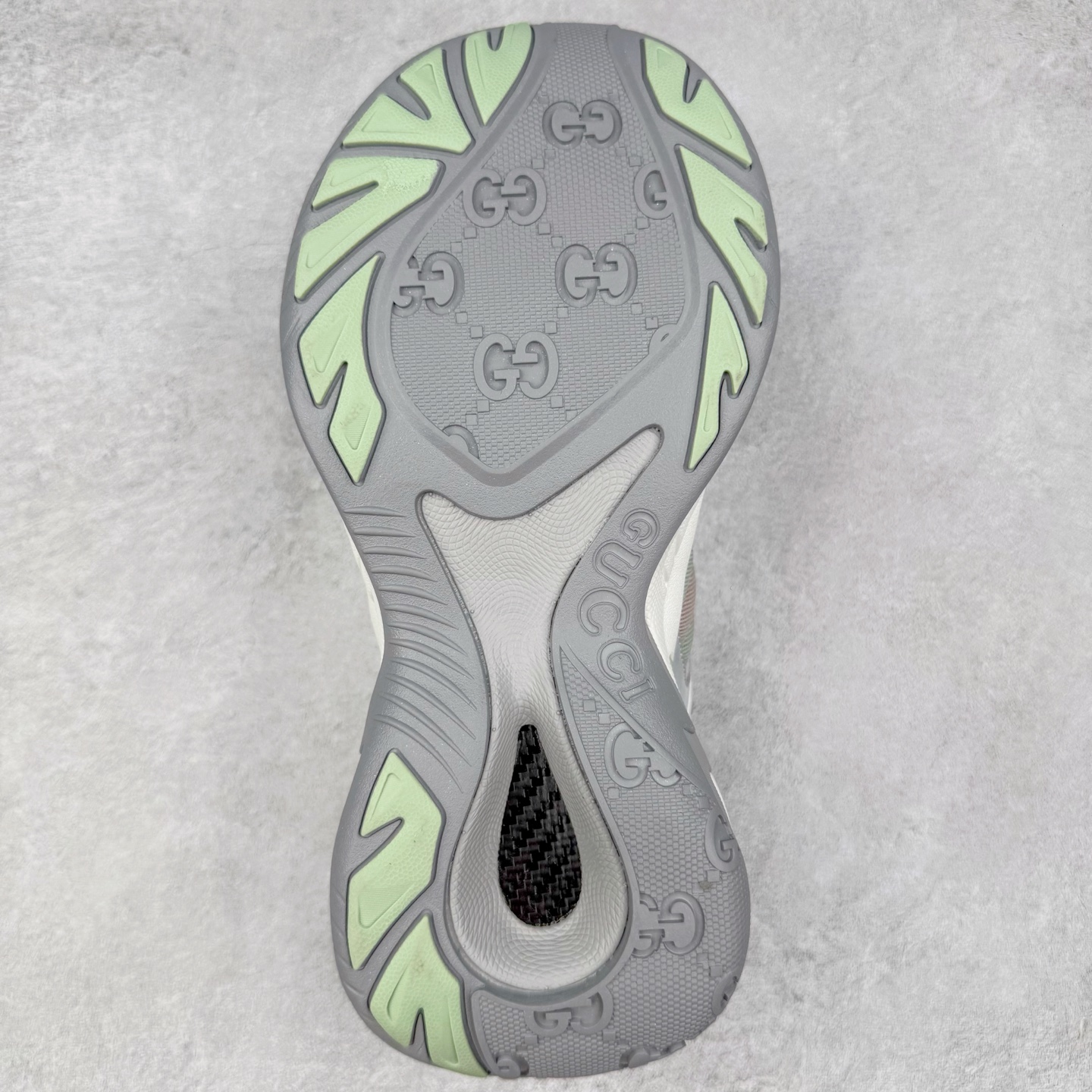 图片[9]-＃纯原 GUCCI 古驰皮革圆头抽绳低帮生活休闲鞋 Gucci（古驰）是源于意大利的时装奢饰品牌，是全球奢侈品品牌之一。由古驰奥•古驰在1921年于意大利佛罗伦萨创办。古驰的严品包括时装、皮具、皮鞋、手表、领带、丝巾、香水、家居用品及宠物用品等，借由其独特的创意和革新，以及精湛的意大利工艺闻名于世。GUCCl品牌时装一向以高档、豪华、性感而闻名于世，以“身份与财富之象征”品牌形象成为富有上流社会的消费宠儿。古驰—-永恒而经典并深受明星们的青睐，品牌灵感源自演员，公主和名媛等杰出女性。实拍调校N版已经零色差零失真 百分百还原实物色彩所见即所得 不存在货不对板色差等低级问题 选购参考实物拍摄 不混卖不参货 只用心做好货严格选品 承诺混一赔十 尺码：36 37 38 39 40 41 42 43 44 45-选品中心