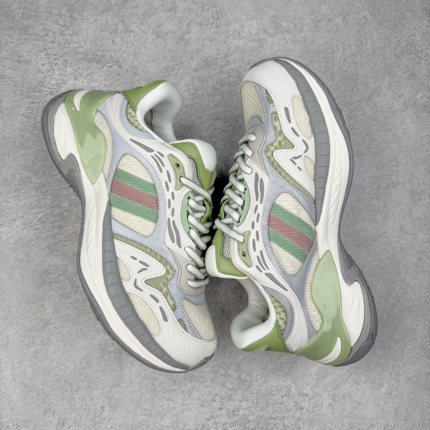 图片[3]-＃纯原 GUCCI 古驰皮革圆头抽绳低帮生活休闲鞋 Gucci（古驰）是源于意大利的时装奢饰品牌，是全球奢侈品品牌之一。由古驰奥•古驰在1921年于意大利佛罗伦萨创办。古驰的严品包括时装、皮具、皮鞋、手表、领带、丝巾、香水、家居用品及宠物用品等，借由其独特的创意和革新，以及精湛的意大利工艺闻名于世。GUCCl品牌时装一向以高档、豪华、性感而闻名于世，以“身份与财富之象征”品牌形象成为富有上流社会的消费宠儿。古驰—-永恒而经典并深受明星们的青睐，品牌灵感源自演员，公主和名媛等杰出女性。实拍调校N版已经零色差零失真 百分百还原实物色彩所见即所得 不存在货不对板色差等低级问题 选购参考实物拍摄 不混卖不参货 只用心做好货严格选品 承诺混一赔十 尺码：36 37 38 39 40 41 42 43 44 45-选品中心