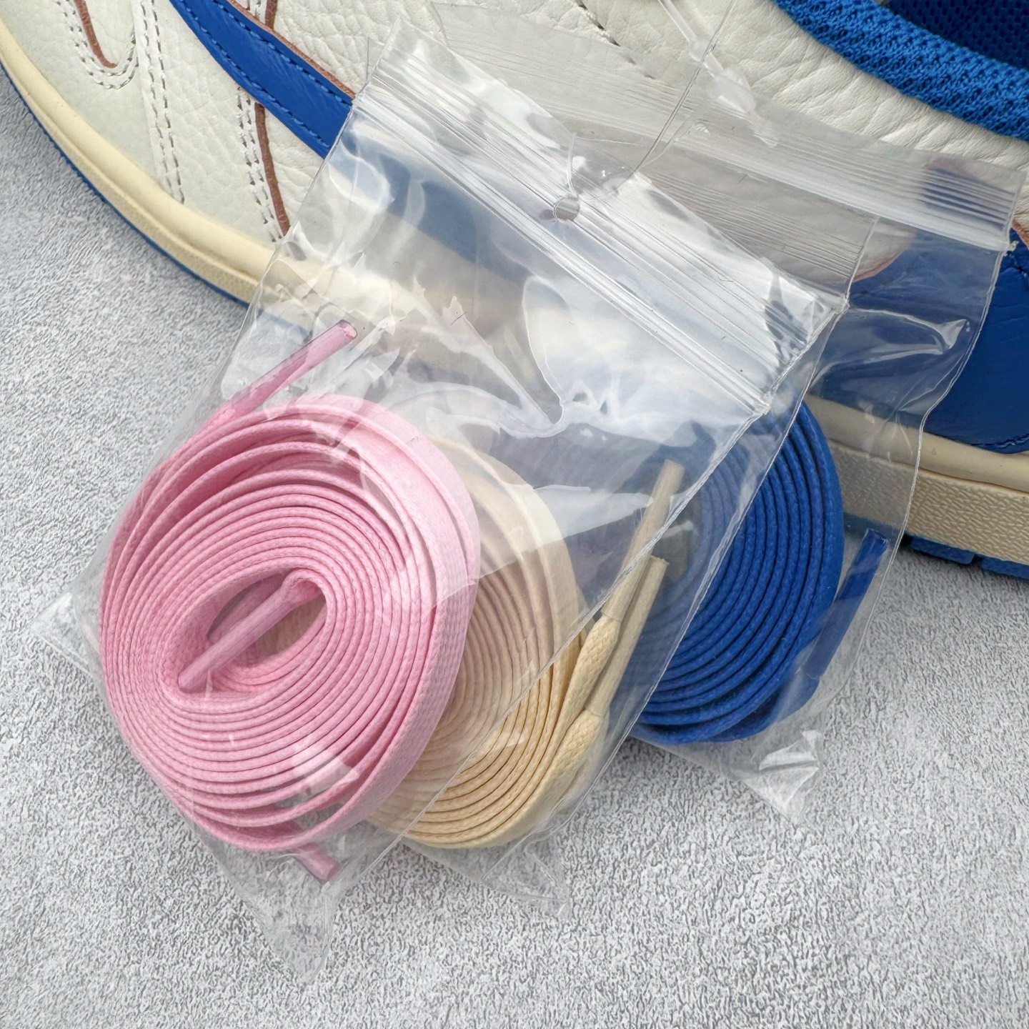 图片[18]-＃Ljr特供 Travis Scott x Air Jordan AJ1 Low OG SP TS联名倒钩低帮 白蓝 DM7688-104 全新改良批次 圈内最强倒钩系列 恪守真诚 承诺混一赔十 高端零售裸鞋圈特供批次 产品品控稳定性领先行业 SZ原厂全套原楦原纸板冲刀磨具开发 原厂皮料加持 原厂港宝加持定型后跟R度完美 同源原厂电绣 鬼脸飞翼针数密度立体效果一致 百分百一致原鞋 原厂拉帮工艺 针距密度一致 后跟弧度收口自然不对折 极致一眼正品既视感 进口玻璃冲刀皮料裁剪零毛边 全鞋电脑针车工艺 品控清洁度最高QC检验标准 免检产品 原厂订购鞋盒、鞋标、防尘纸、鞋撑、鞋带 追求极致的原厂味道 尺码：36 36.5 37.5 38 38.5 39 40 40.5 41 42 42.5 43 44 44.5 45 45.5 46 47.5 48.5-选品中心