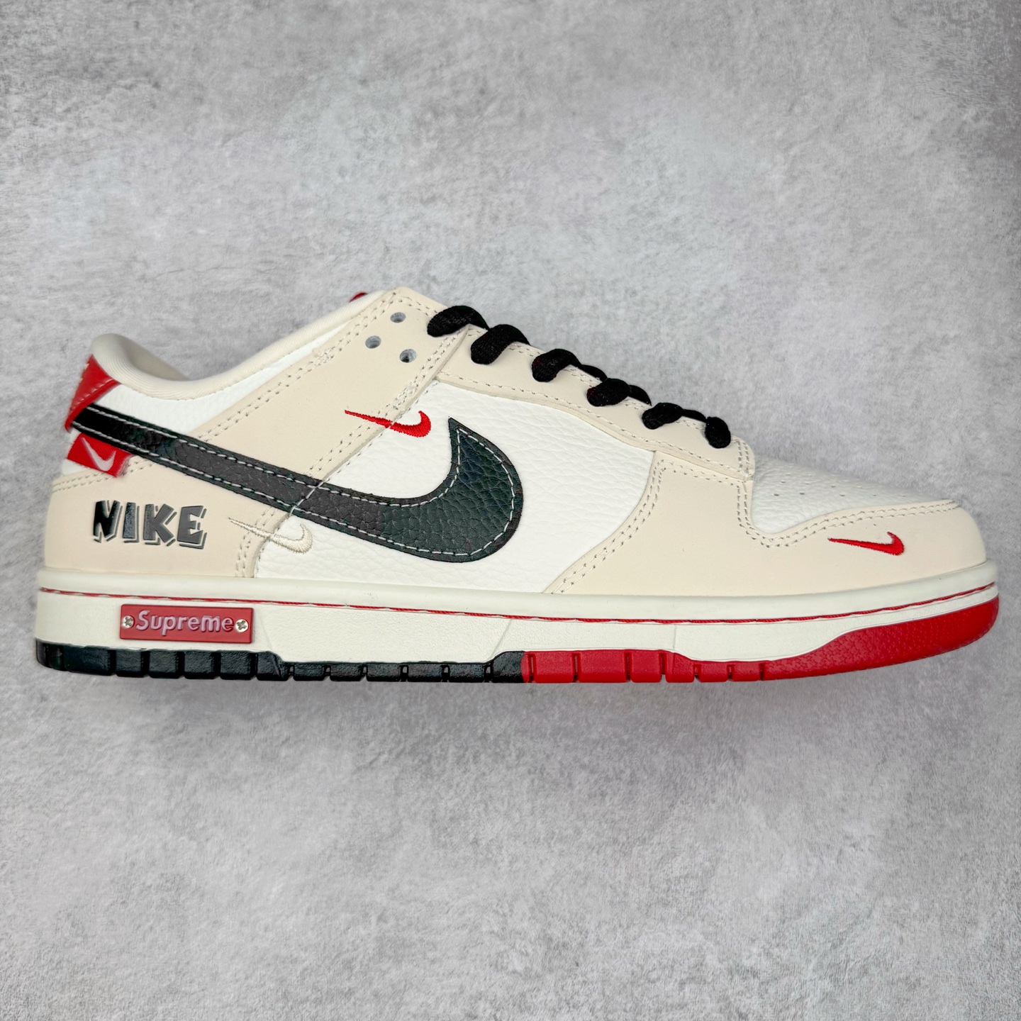 NK Dunk Low 定制配色 SC9027-427 大厂出品 极力推荐 原装头层材料 独家版型蒸餾加工帶來的是更好的视觉和脚感体验大厂纯原品质出货 清洁度 电绣工艺 皮料切割干净无任何毛边 细节完美 实拍调校N版已经零色差零失真 百分百还原实物色彩所见即所得 不存在货不对板色差等低级问题 选购参考实物拍摄 不混卖不参货 只用心做好货严格选品 承诺混一赔十 尺码：36 36.5 37.5 38 38.5 39 40 40.5 41 42 42.5 43 44 44.5 45-选品中心