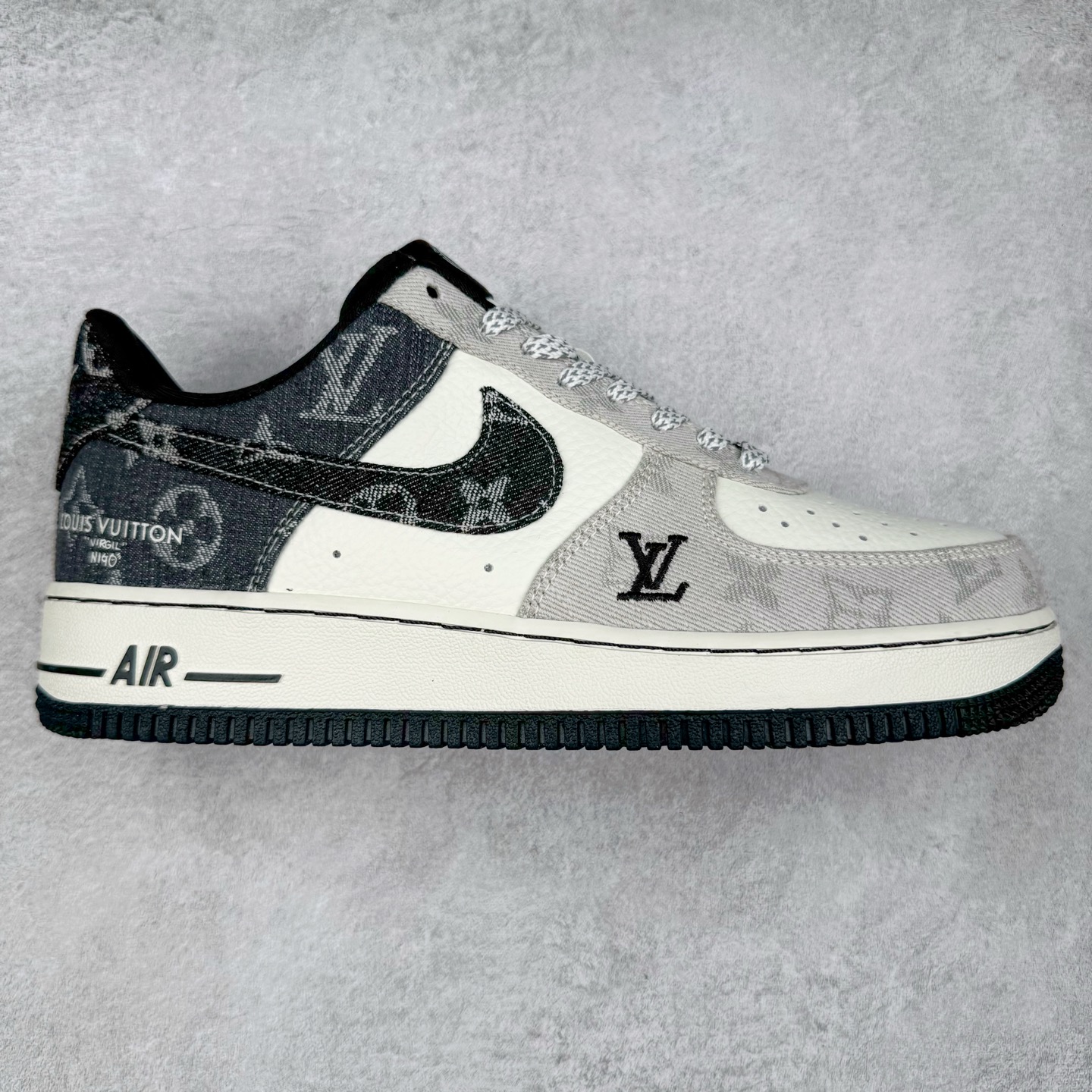 NK Air Force 1´07 Low 空军一号低帮百搭休闲运动板鞋 KJ1688-003 柔软、弹性十足的缓震性能和出色的中底设计 横跨复古与现代的外型结合 造就出风靡全球 三十多年的Force 1 直到今天还深受青睐 实拍调校N版已经零色差零失真 百分百还原实物色彩所见即所得 不存在货不对板色差等低级问题 选购参考实物拍摄 不混卖不参货 只用心做好货严格选品 承诺混一赔十 尺码：36 36.5 37.5 38 38.5 39 40 40.5 41 42 42.5 43 44 44.5 45-选品中心