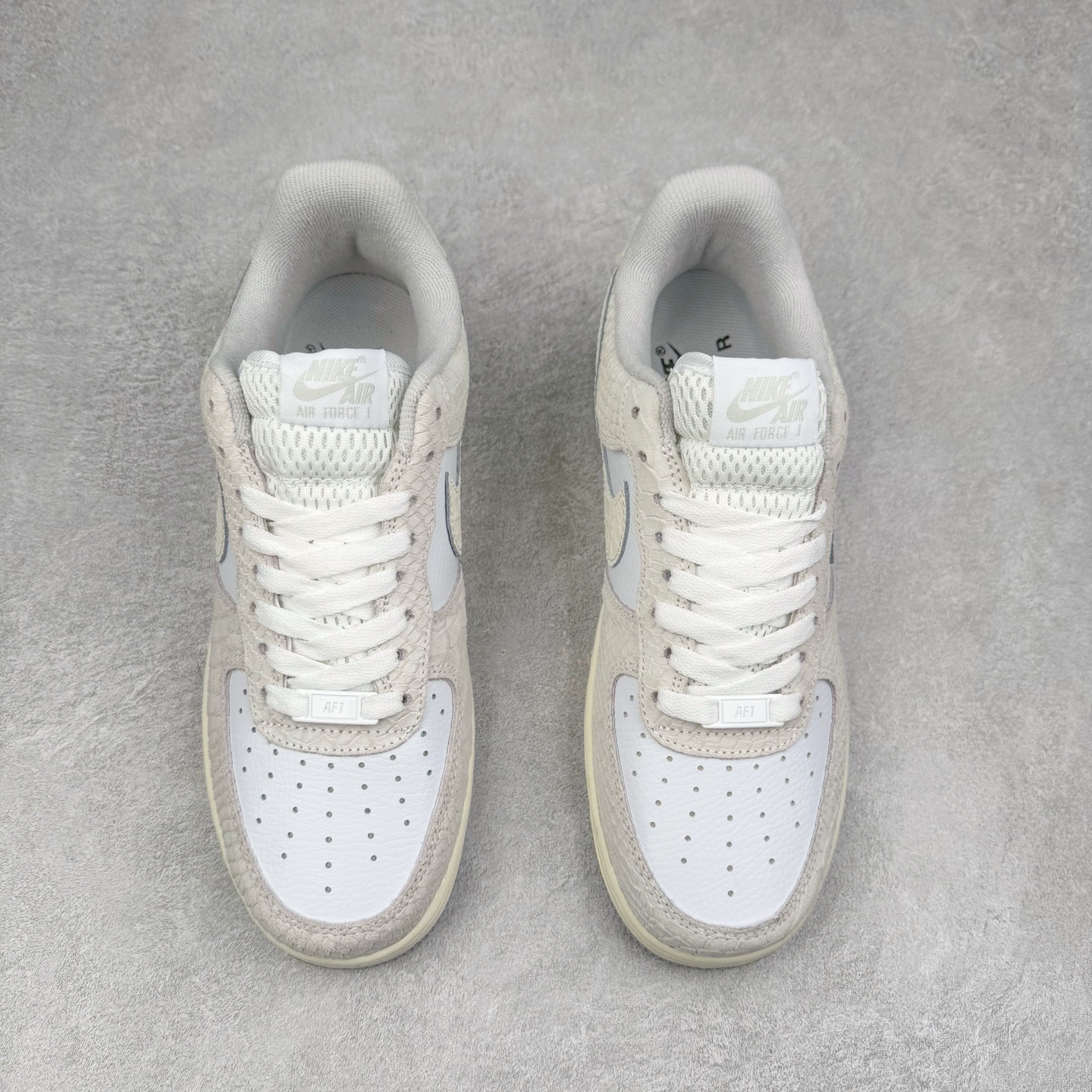 图片[2]-＃福利特价 NK Air Force 1´07 Low 空军一号低帮百搭休闲运动板鞋 柔软、弹性十足的缓震性能和出色的中底设计 横跨复古与现代的外型结合 造就出风靡全球 三十多年的Force 1 直到今天还深受青睐 尺码：36 36.5 37.5 38 38.5 39 40 40.5 41 42 42.5 43 44 44.5 45-选品中心