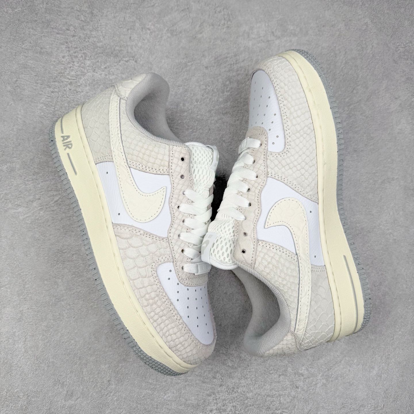 图片[3]-＃福利特价 NK Air Force 1´07 Low 空军一号低帮百搭休闲运动板鞋 柔软、弹性十足的缓震性能和出色的中底设计 横跨复古与现代的外型结合 造就出风靡全球 三十多年的Force 1 直到今天还深受青睐 尺码：36 36.5 37.5 38 38.5 39 40 40.5 41 42 42.5 43 44 44.5 45-选品中心