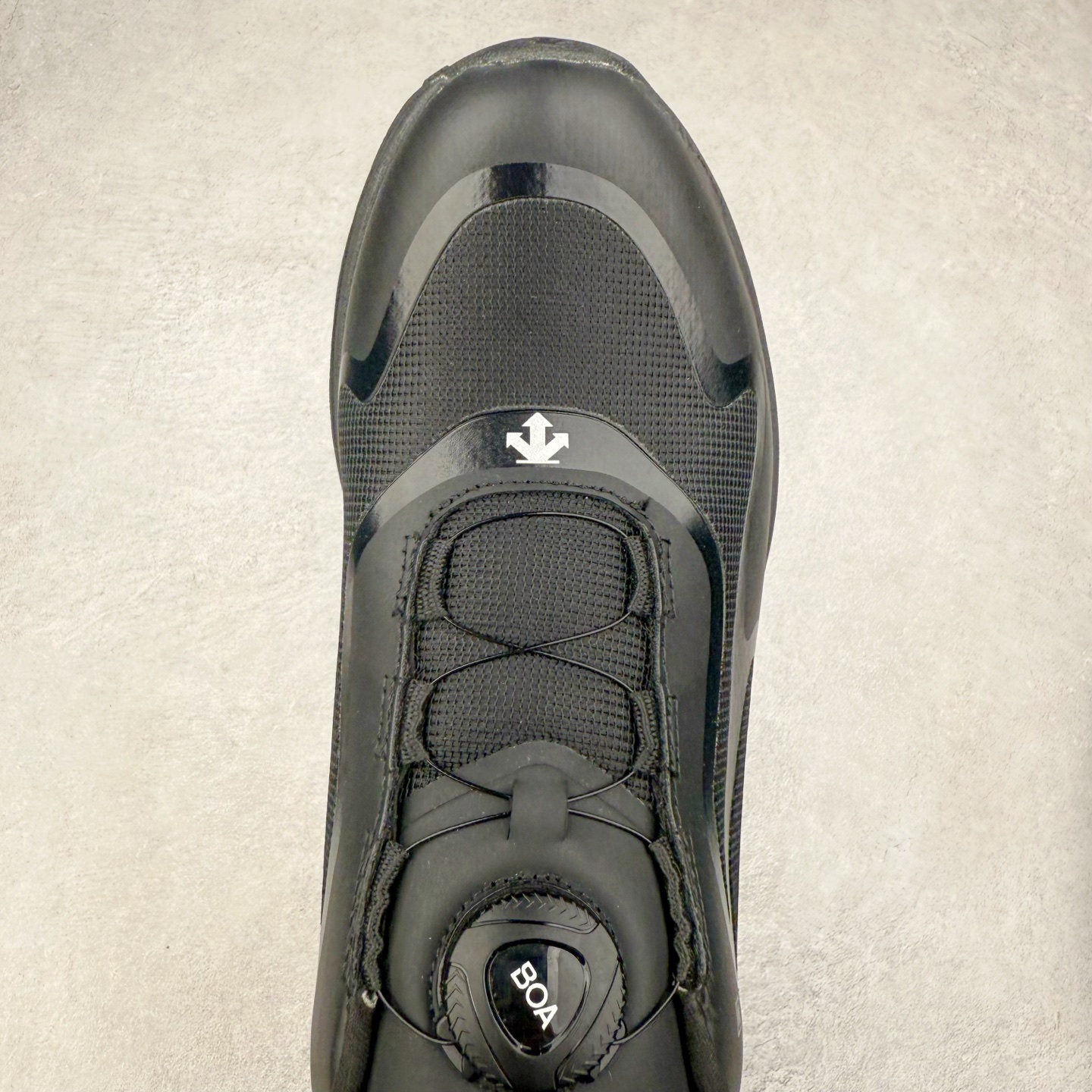 图片[4]-＃HP DESCENTE RUNNING系列 迪桑特跑步系列铁三运动回弹 低帮跑步鞋 DESCENTE（迪桑特）创立于1935年，品牌名取自法语词汇，意为“滑降”。品牌箭头标识代表滑雪的三种技术“高速直线滑行”、“穿越”和“侧滑”，也寓意品牌在打造高端专业运动产品中不断追求完美的创新精神，致力于成为中国高端专业滑雪、综训、女子、铁人三项、高尔夫的第一品牌。尺码：39 40 40.5 41 42 42.5 43 44 44.5 45-选品中心