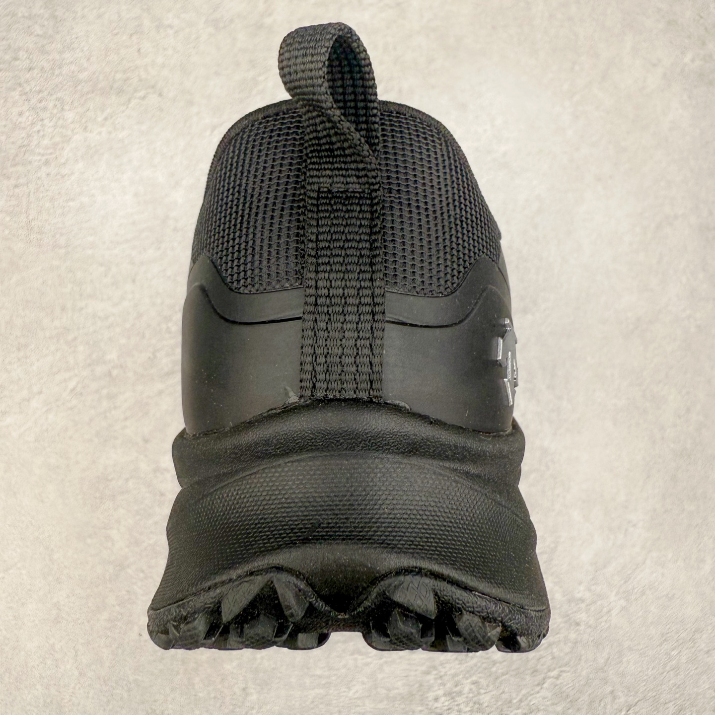 图片[8]-＃HP DESCENTE RUNNING系列 迪桑特跑步系列铁三运动回弹 低帮跑步鞋 DESCENTE（迪桑特）创立于1935年，品牌名取自法语词汇，意为“滑降”。品牌箭头标识代表滑雪的三种技术“高速直线滑行”、“穿越”和“侧滑”，也寓意品牌在打造高端专业运动产品中不断追求完美的创新精神，致力于成为中国高端专业滑雪、综训、女子、铁人三项、高尔夫的第一品牌。尺码：39 40 40.5 41 42 42.5 43 44 44.5 45-选品中心