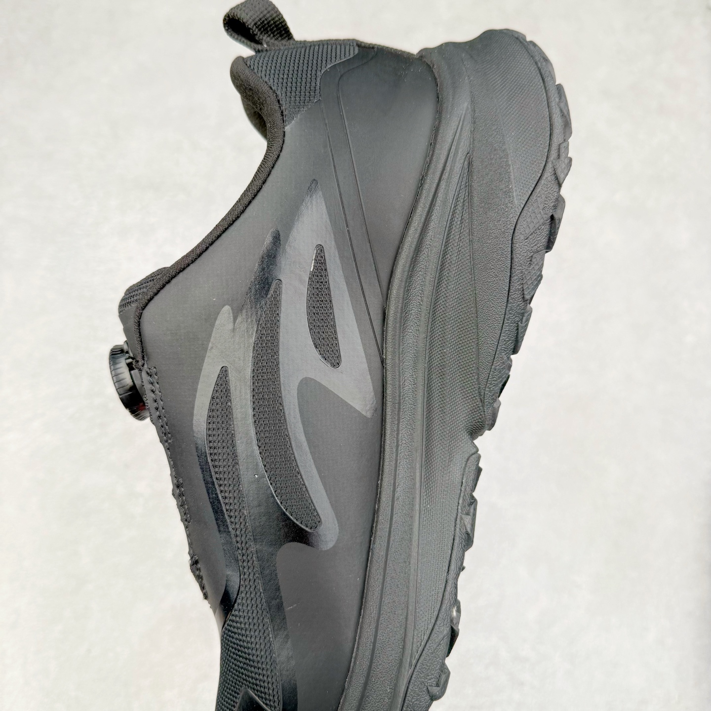 图片[7]-＃HP DESCENTE RUNNING系列 迪桑特跑步系列铁三运动回弹 低帮跑步鞋 DESCENTE（迪桑特）创立于1935年，品牌名取自法语词汇，意为“滑降”。品牌箭头标识代表滑雪的三种技术“高速直线滑行”、“穿越”和“侧滑”，也寓意品牌在打造高端专业运动产品中不断追求完美的创新精神，致力于成为中国高端专业滑雪、综训、女子、铁人三项、高尔夫的第一品牌。尺码：39 40 40.5 41 42 42.5 43 44 44.5 45-选品中心