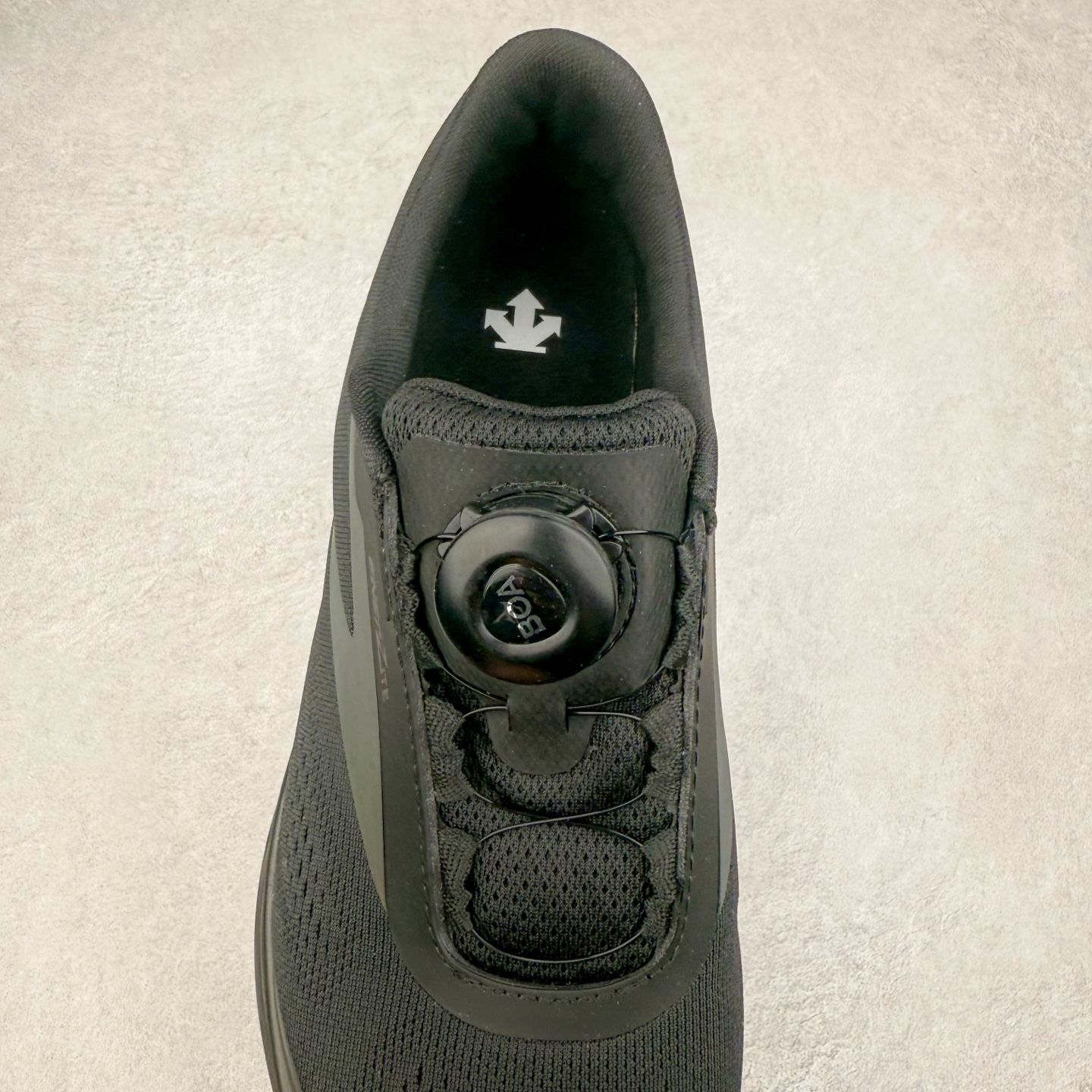 图片[5]-＃HP DESCENTE Enerzite 迪桑特舒适柔软防滑耐磨低帮休闲跑步鞋 DESCENTE（迪桑特）创立于1935年，品牌名取自法语词汇，意为“滑降”。品牌箭头标识代表滑雪的三种技术“高速直线滑行”、“穿越”和“侧滑”，也寓意品牌在打造高端专业运动产品中不断追求完美的创新精神，致力于成为中国高端专业滑雪、综训、女子、铁人三项、高尔夫的第一品牌。尺码：39 40 40.5 41 42 42.5 43 44 44.5 45-选品中心