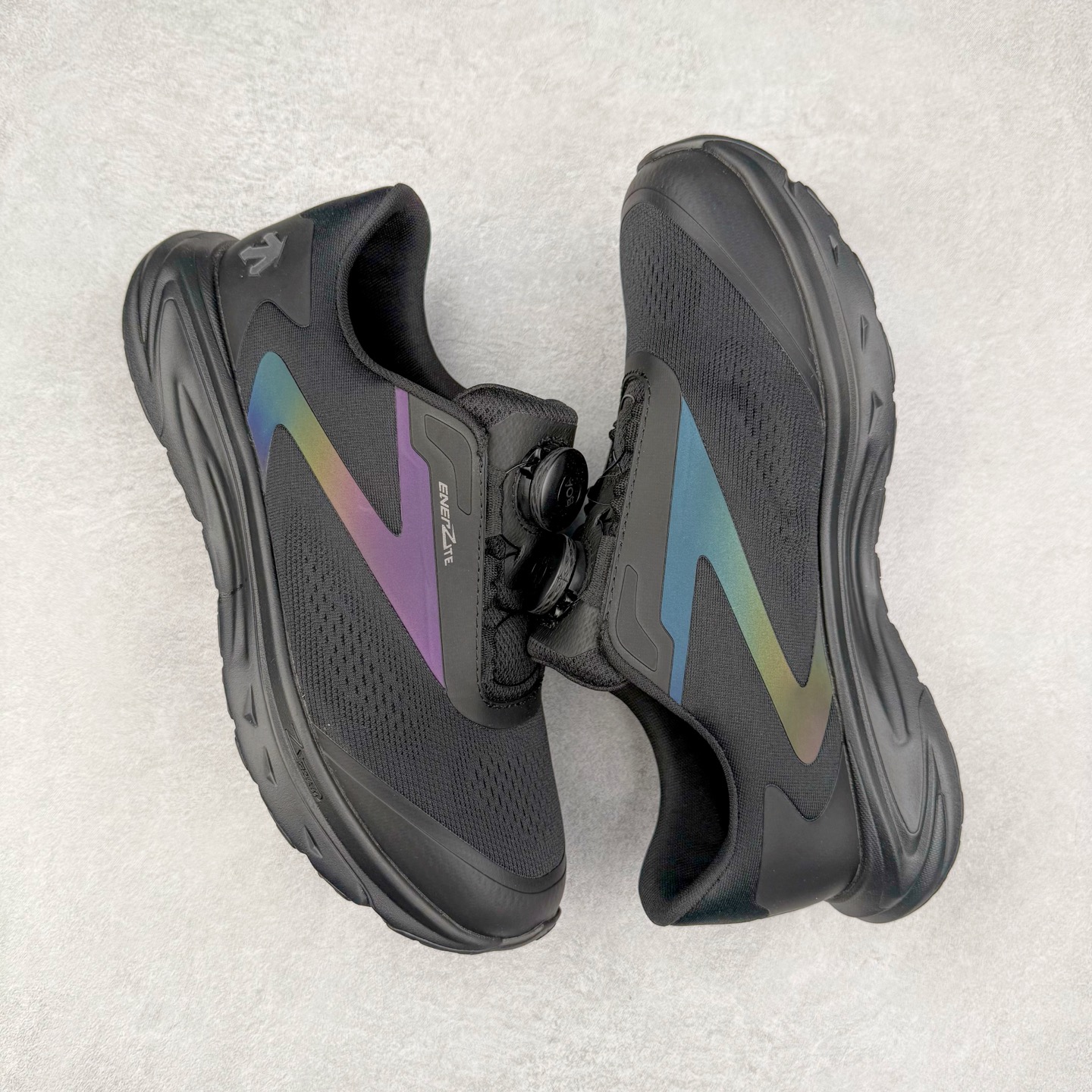 图片[3]-＃HP DESCENTE Enerzite 迪桑特舒适柔软防滑耐磨低帮休闲跑步鞋 DESCENTE（迪桑特）创立于1935年，品牌名取自法语词汇，意为“滑降”。品牌箭头标识代表滑雪的三种技术“高速直线滑行”、“穿越”和“侧滑”，也寓意品牌在打造高端专业运动产品中不断追求完美的创新精神，致力于成为中国高端专业滑雪、综训、女子、铁人三项、高尔夫的第一品牌。尺码：39 40 40.5 41 42 42.5 43 44 44.5 45-选品中心