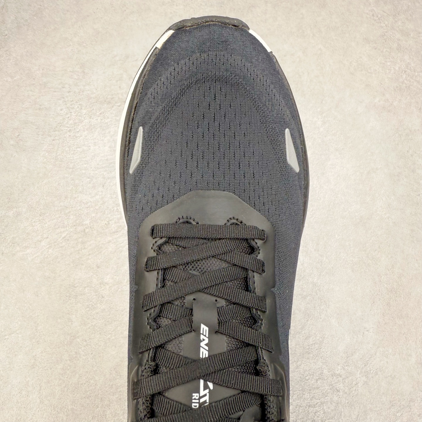 图片[4]-＃HP DESCENTE RUNNING ENERZITE 迪桑特透气耐磨防滑透气运动跑步鞋 DESCENTE（迪桑特）创立于1935年，品牌名取自法语词汇，意为“滑降”。品牌箭头标识代表滑雪的三种技术“高速直线滑行”、“穿越”和“侧滑”，也寓意品牌在打造高端专业运动产品中不断追求完美的创新精神，致力于成为中国高端专业滑雪、综训、女子、铁人三项、高尔夫的第一品牌。尺码：39 40 40.5 41 42 42.5 43 44 44.5 45-选品中心