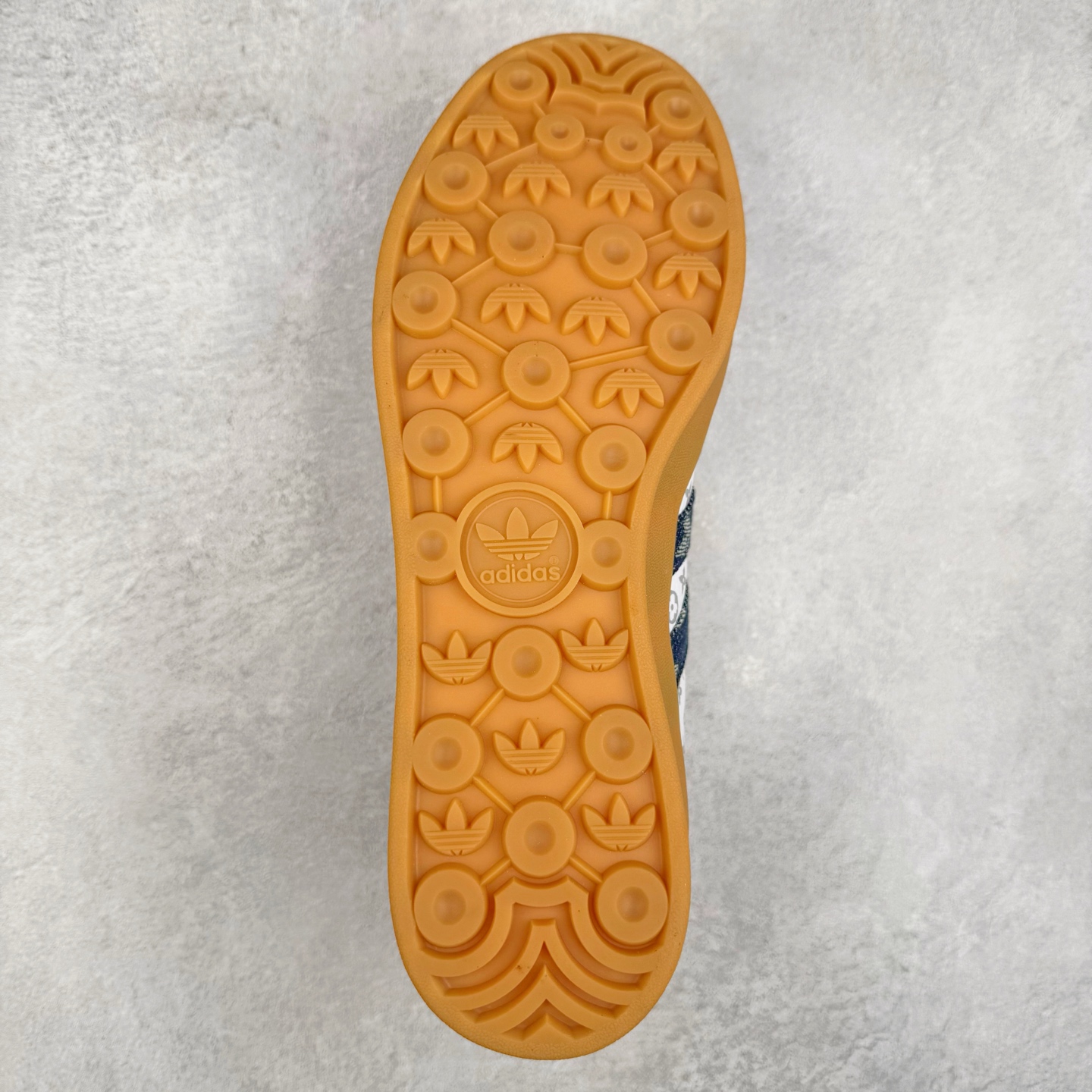 图片[9]-＃C2 AD Gazelle Indoor Trainers 羚羊内训系列低帮复古百搭休闲运动德训风板鞋 SC9207-727 90年代经典的复刻版！自60年代以足球训练鞋面世以来,Gazelle就以其经典设计席卷全球。1991年版本的复刻,再造经典Gazelle。采用皮革打造,搭配浊色细节,让这款经典更加简约。尺码：36 36⅔ 37⅓ 38 38⅔ 39⅓ 40 40⅔ 41⅓ 42 42⅔ 43⅓ 44⅓ 44⅔ 45-选品中心