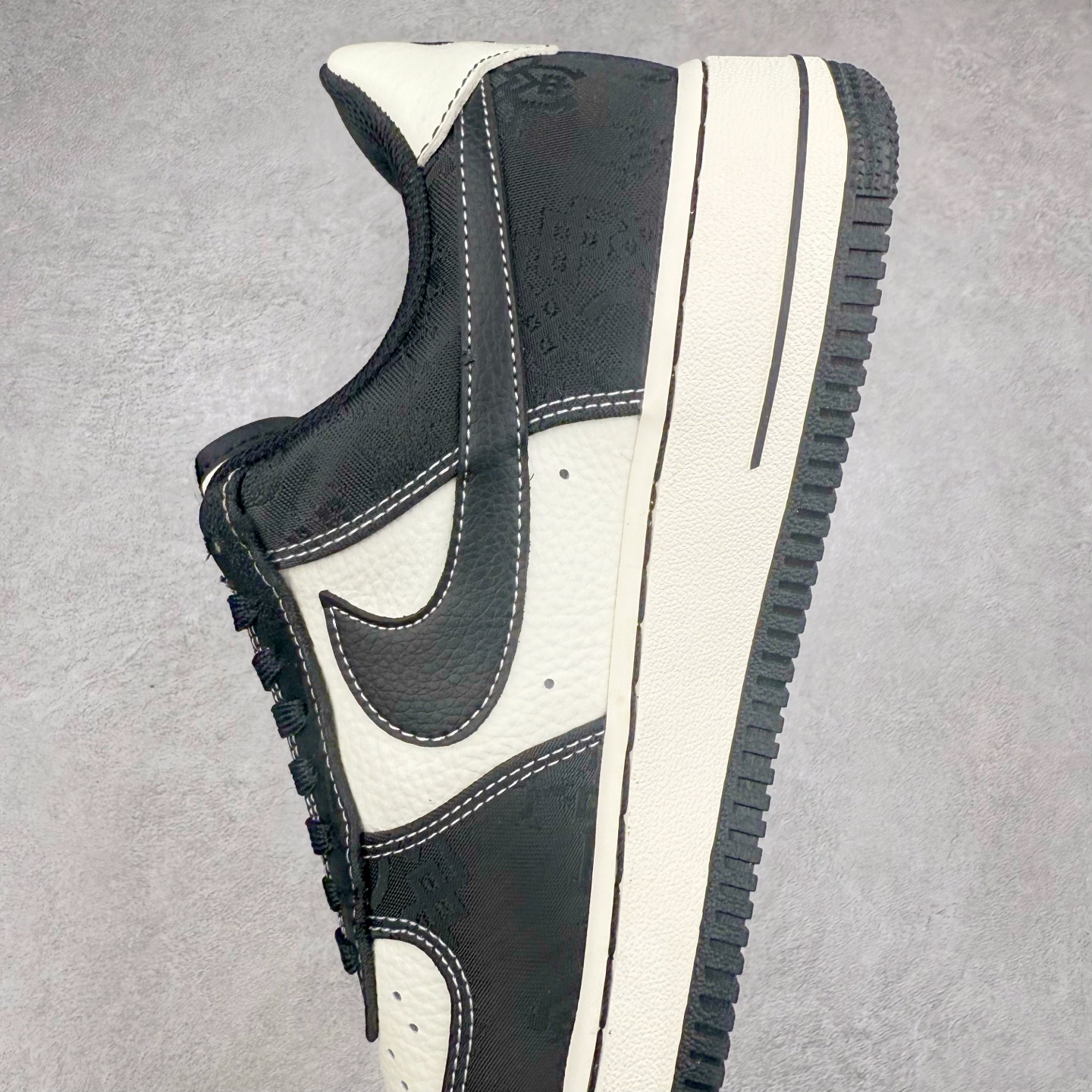 图片[7]-NK Air Force 1´07 Low 空军一号低帮百搭休闲运动板鞋 LW9279-013 柔软、弹性十足的缓震性能和出色的中底设计 横跨复古与现代的外型结合 造就出风靡全球 三十多年的Force 1 直到今天还深受青睐 实拍调校N版已经零色差零失真 百分百还原实物色彩所见即所得 不存在货不对板色差等低级问题 选购参考实物拍摄 不混卖不参货 只用心做好货严格选品 承诺混一赔十 尺码：36 36.5 37.5 38 38.5 39 40 40.5 41 42 42.5 43 44 44.5 45-选品中心