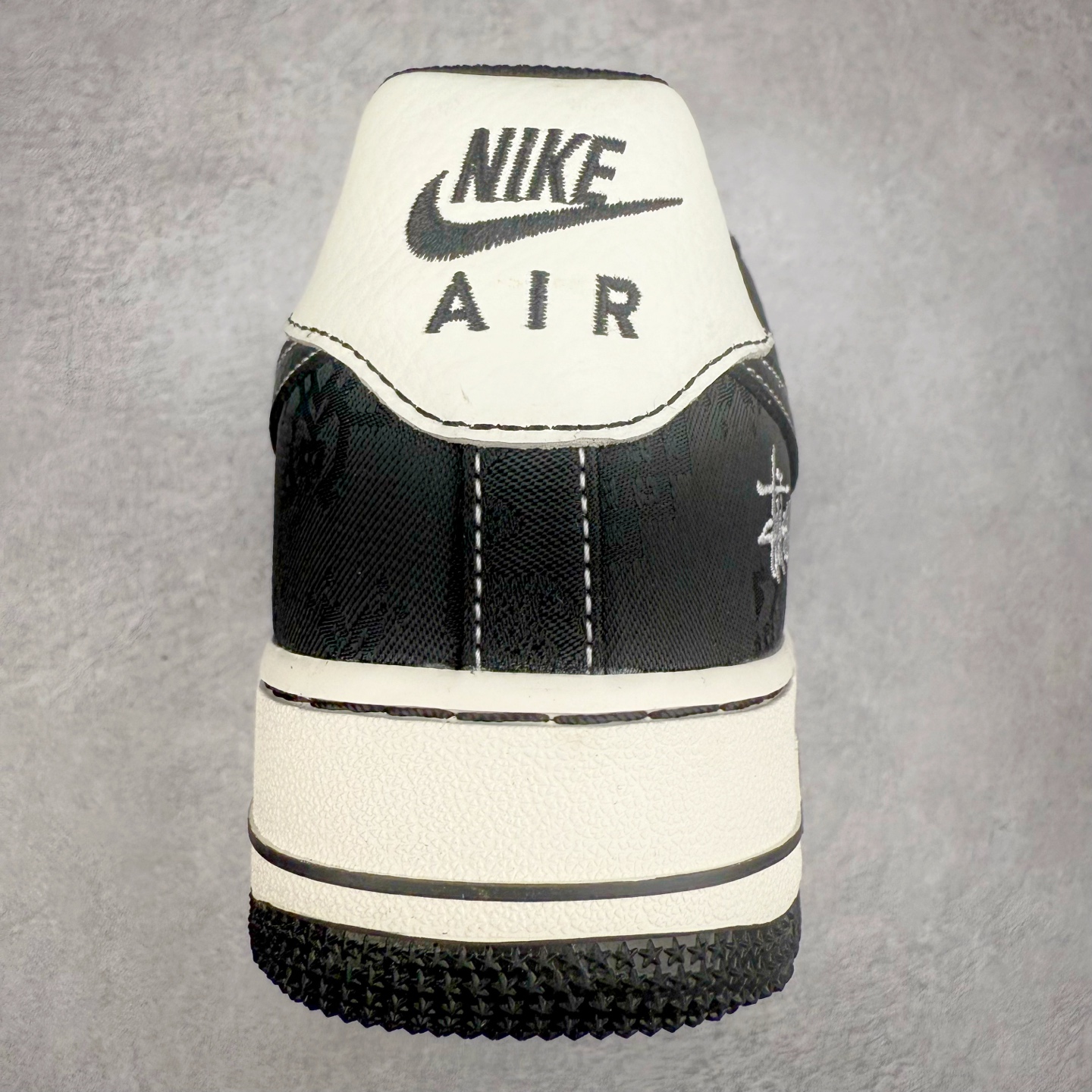 图片[8]-NK Air Force 1´07 Low 空军一号低帮百搭休闲运动板鞋 LW9279-013 柔软、弹性十足的缓震性能和出色的中底设计 横跨复古与现代的外型结合 造就出风靡全球 三十多年的Force 1 直到今天还深受青睐 实拍调校N版已经零色差零失真 百分百还原实物色彩所见即所得 不存在货不对板色差等低级问题 选购参考实物拍摄 不混卖不参货 只用心做好货严格选品 承诺混一赔十 尺码：36 36.5 37.5 38 38.5 39 40 40.5 41 42 42.5 43 44 44.5 45-选品中心