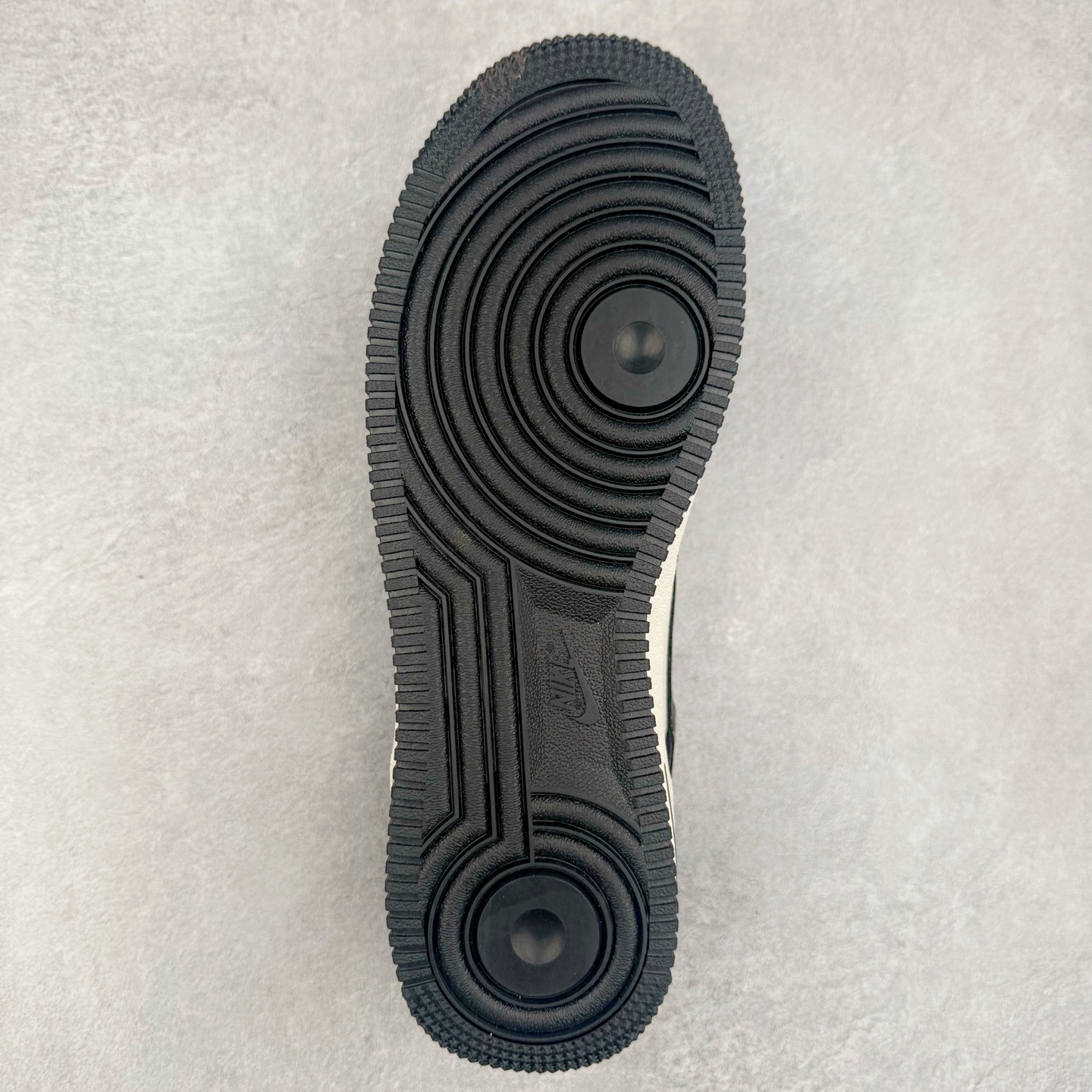 图片[9]-NK Air Force 1´07 Low 空军一号低帮百搭休闲运动板鞋 LW9279-013 柔软、弹性十足的缓震性能和出色的中底设计 横跨复古与现代的外型结合 造就出风靡全球 三十多年的Force 1 直到今天还深受青睐 实拍调校N版已经零色差零失真 百分百还原实物色彩所见即所得 不存在货不对板色差等低级问题 选购参考实物拍摄 不混卖不参货 只用心做好货严格选品 承诺混一赔十 尺码：36 36.5 37.5 38 38.5 39 40 40.5 41 42 42.5 43 44 44.5 45-选品中心