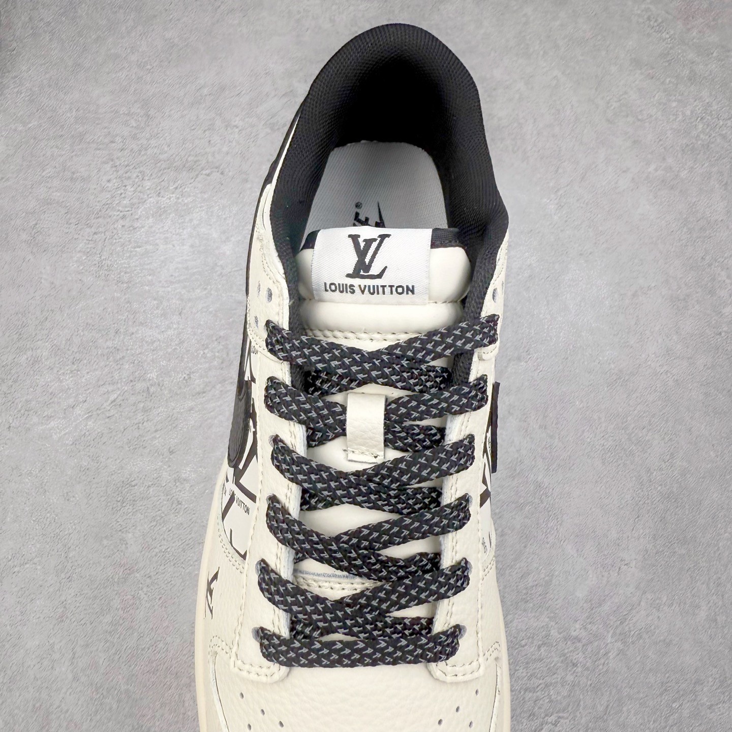 图片[5]-NK Dunk Low 定制配色 QW5836-021 大厂出品 极力推荐 原装头层材料 独家版型蒸餾加工帶來的是更好的视觉和脚感体验大厂纯原品质出货 清洁度 电绣工艺 皮料切割干净无任何毛边 细节完美 实拍调校N版已经零色差零失真 百分百还原实物色彩所见即所得 不存在货不对板色差等低级问题 选购参考实物拍摄 不混卖不参货 只用心做好货严格选品 承诺混一赔十 尺码：36 36.5 37.5 38 38.5 39 40 40.5 41 42 42.5 43 44 44.5 45-选品中心